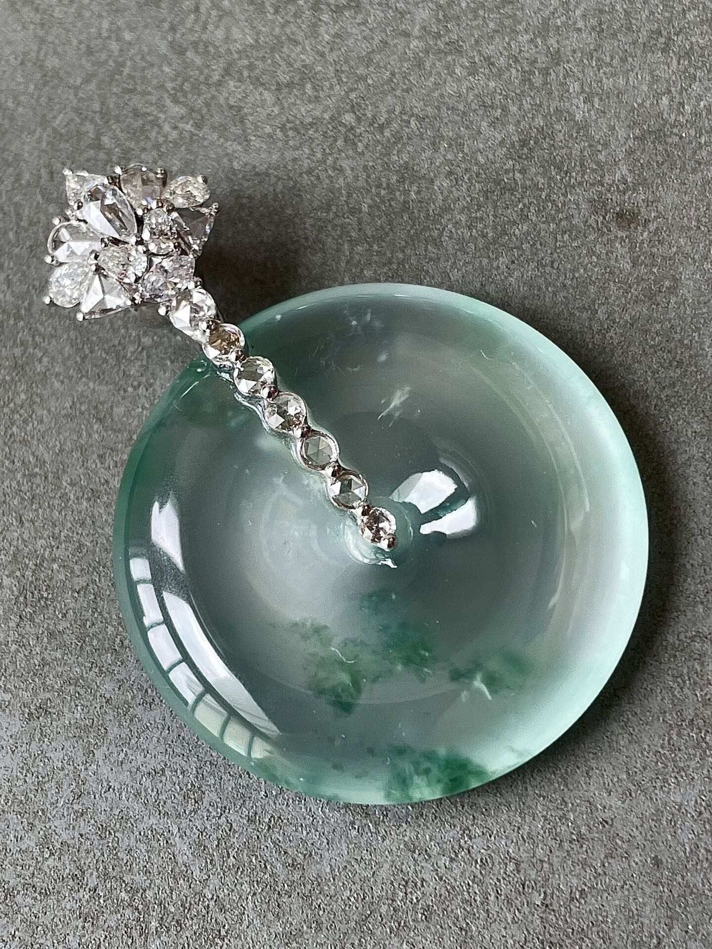 329133 翡翠玻璃種飄花平安扣吊墜 (30.3mm直徑)