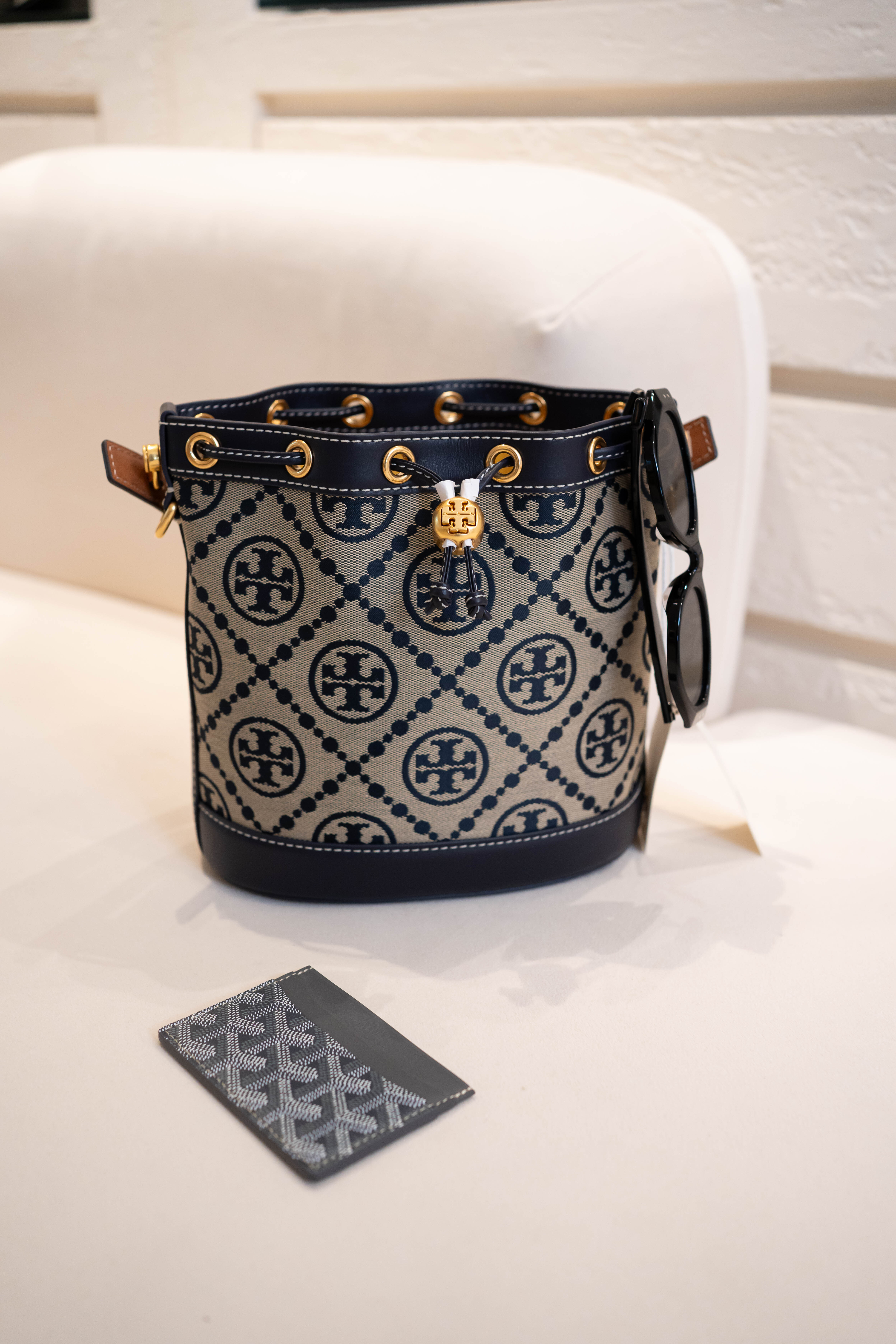 Tory Burch T Monogram 水桶包 中號 海軍藍