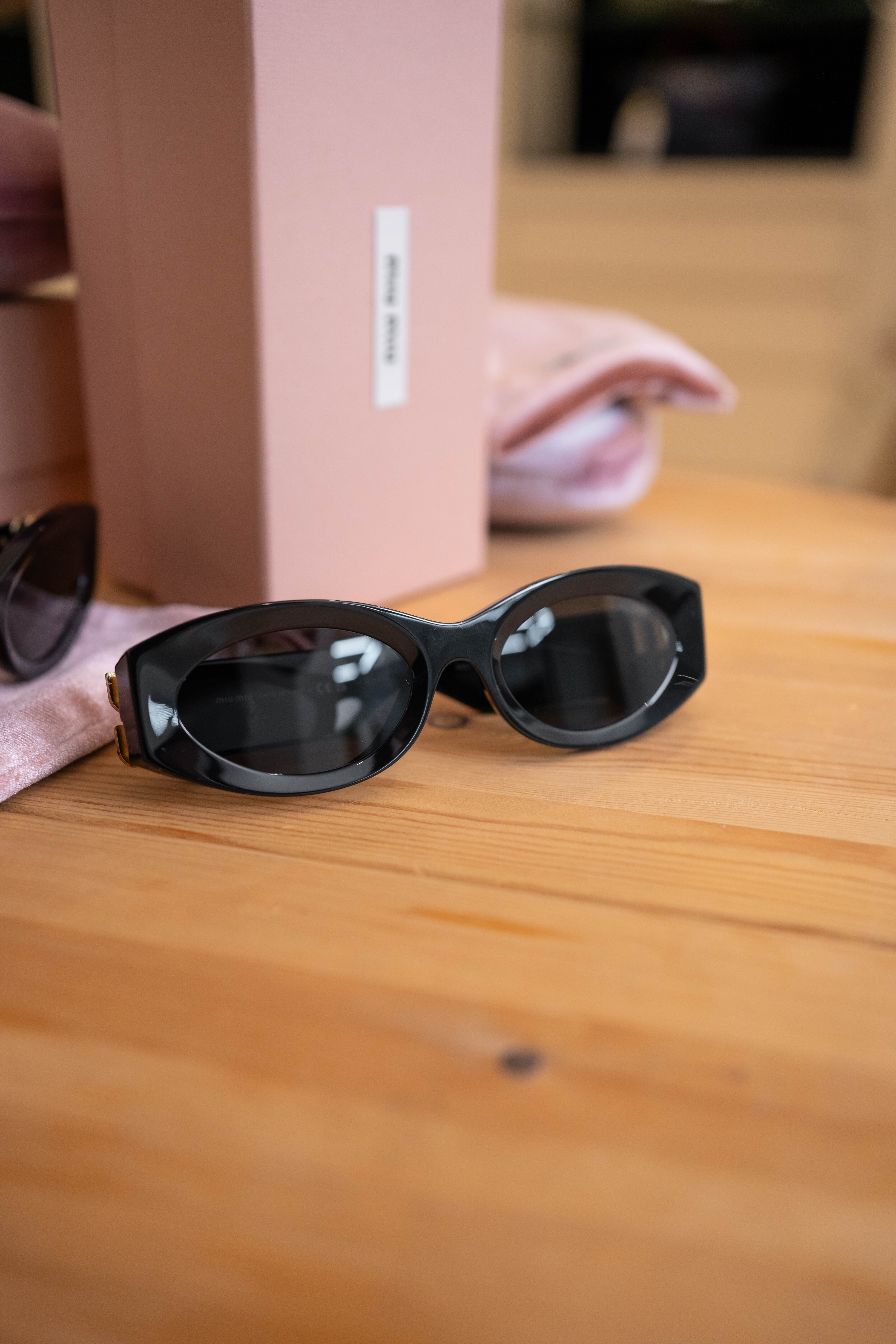 MiuMiu Eyewear系列 太陽眼鏡 石板灰鏡片