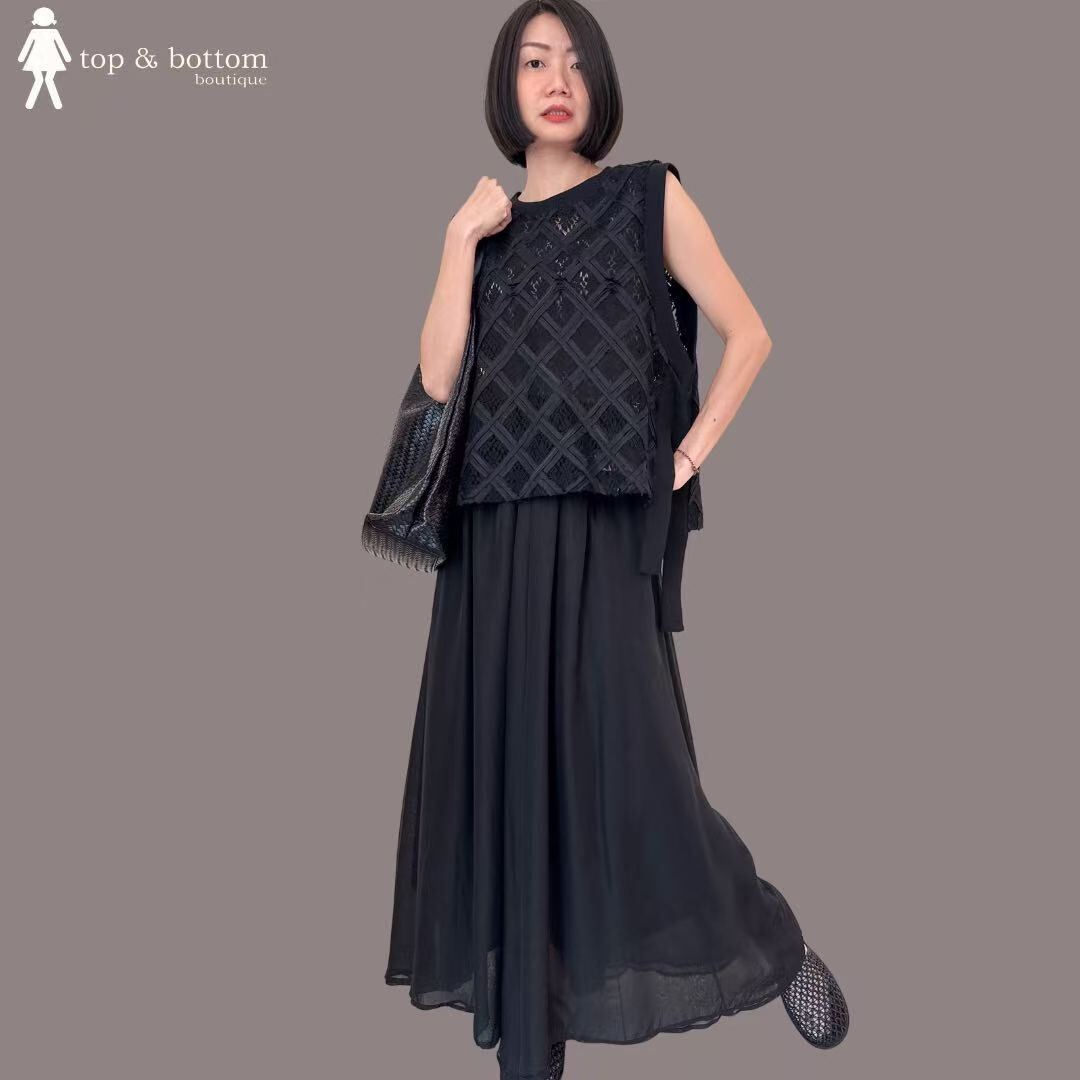 SLEEVELESS LACE CROCHET SQUARE BLOUSE