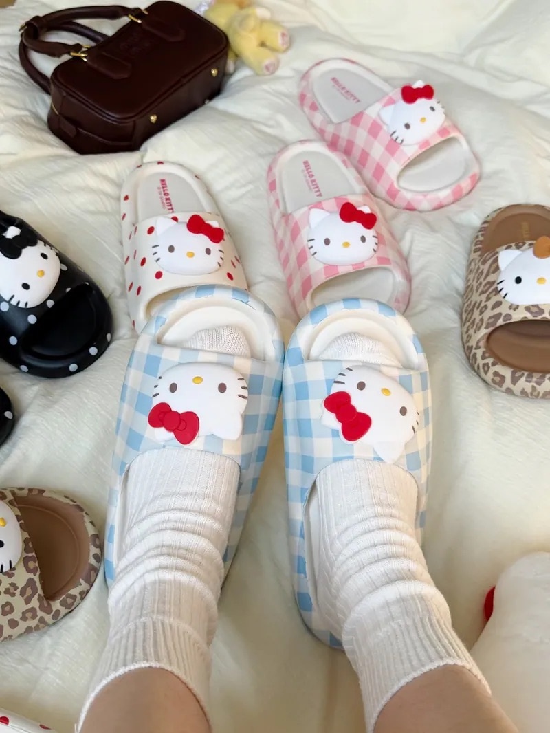 代購-Sanrio三麗鷗 HELLO KITTY 踩屎感 厚底 防滑拖 拖鞋