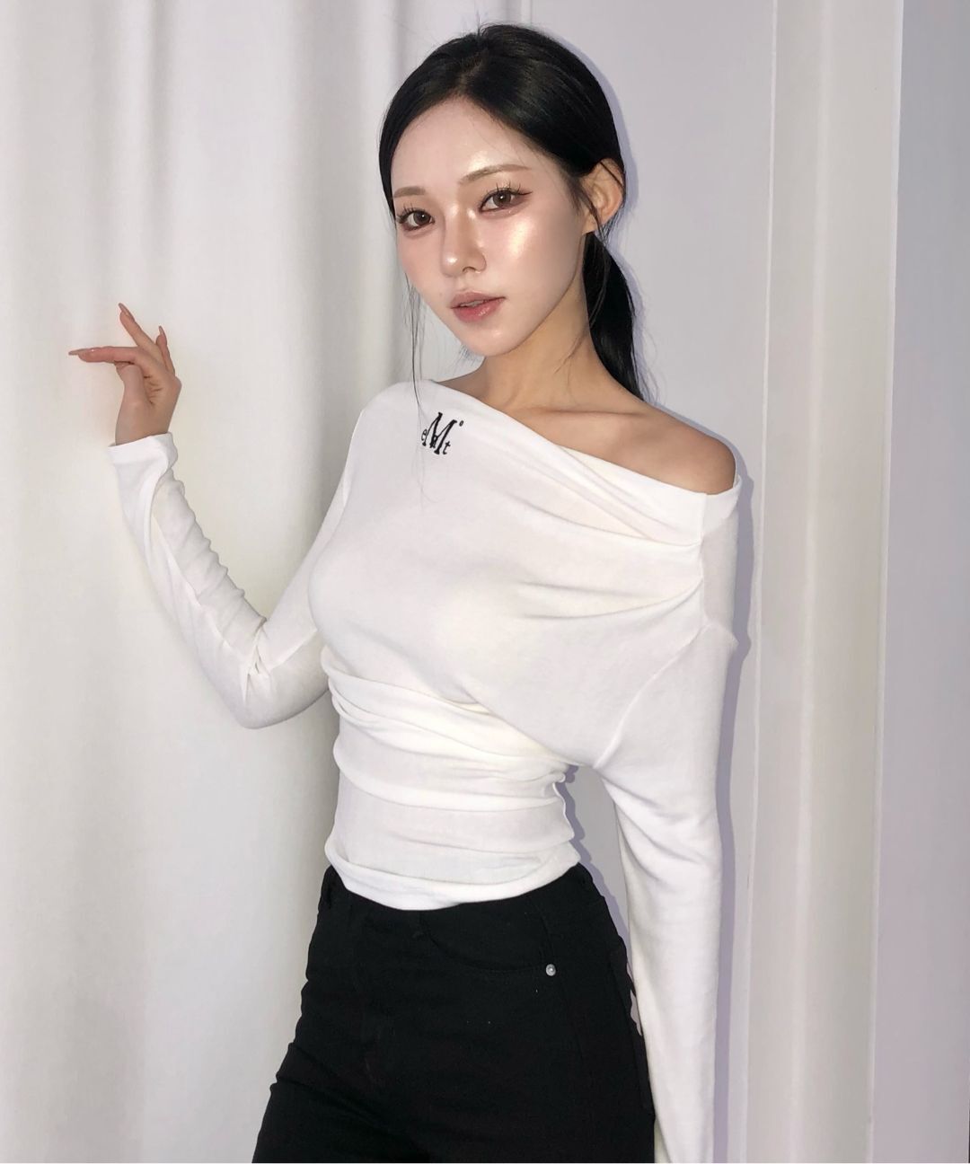 #預購 🇰🇷韓國26春夏 MUCENT 露肩不對稱長袖 4色 M15