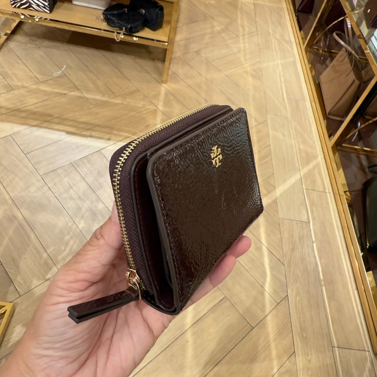 【預購】Tory Burch H041622 漆皮拉鍊短夾