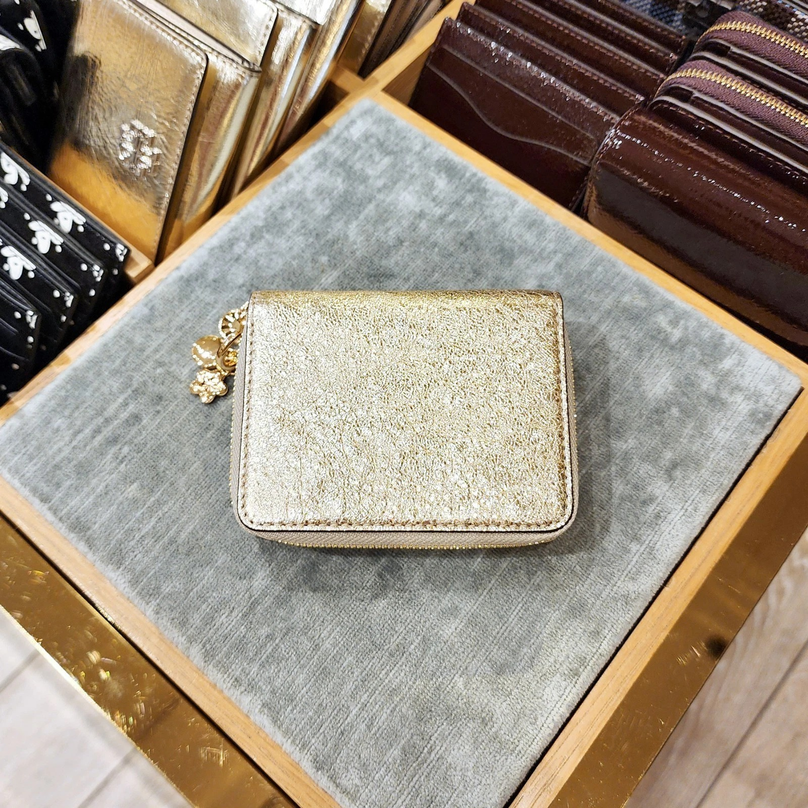 【預購】Tory Burch H041624 金屬色拉鍊吊墜短夾