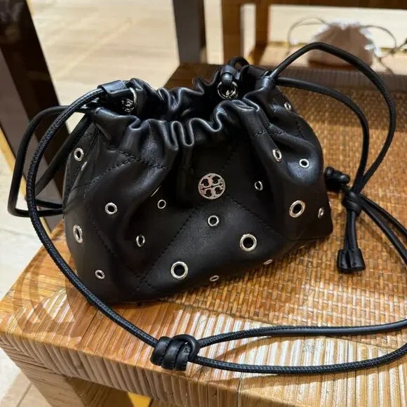 【預購】Tory Burch H041627 氣眼裝飾抽繩雲朵包