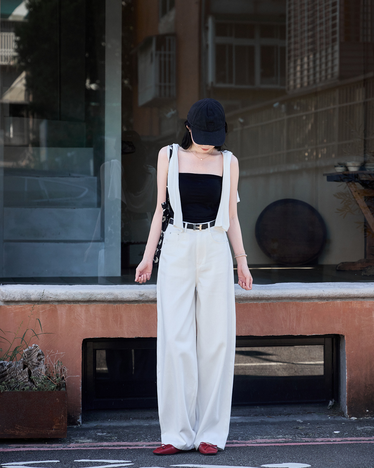 Gmade/天絲薄料順臀彎刀褲-白