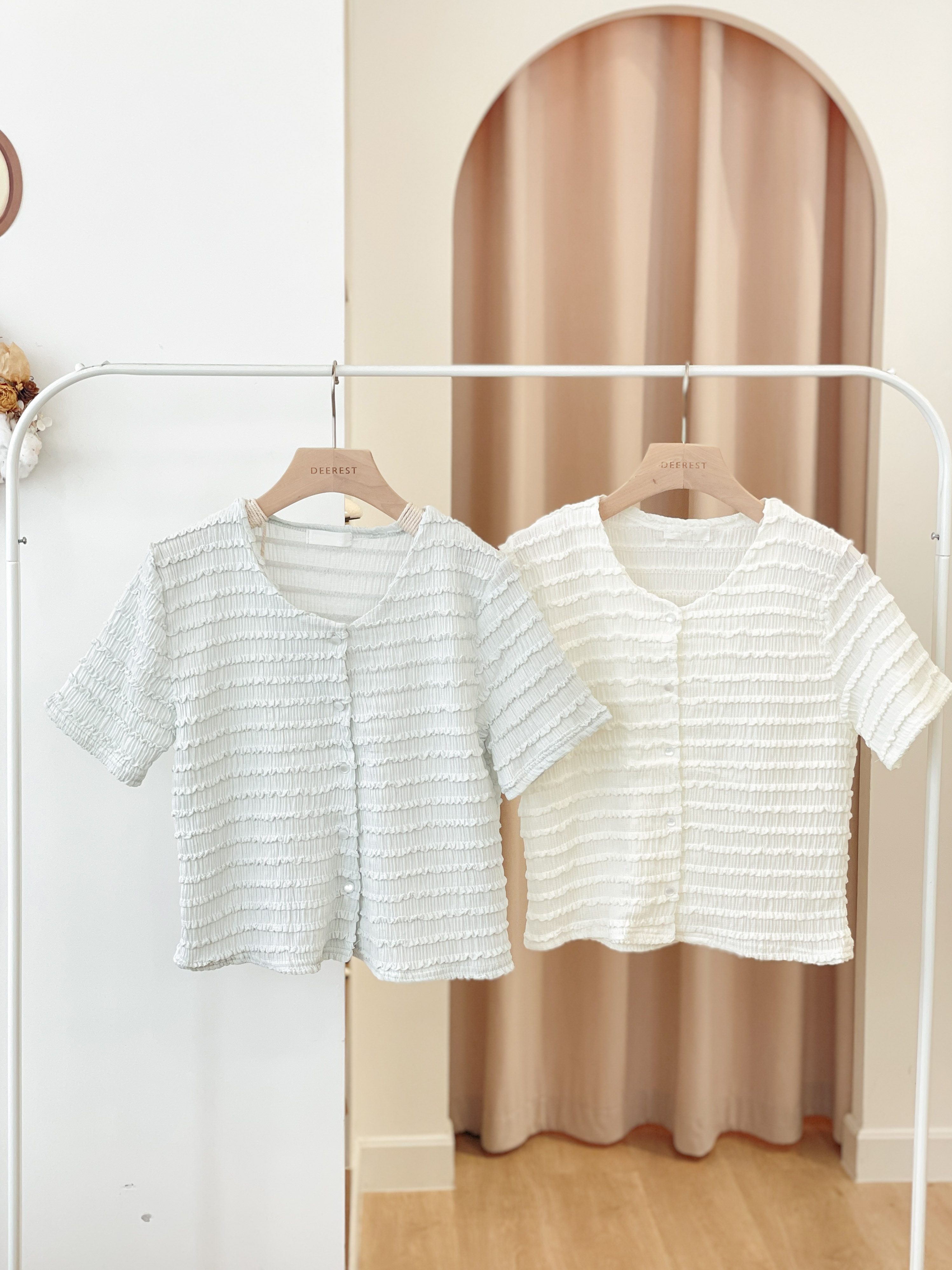 T1513 Aria Breezy Light Top