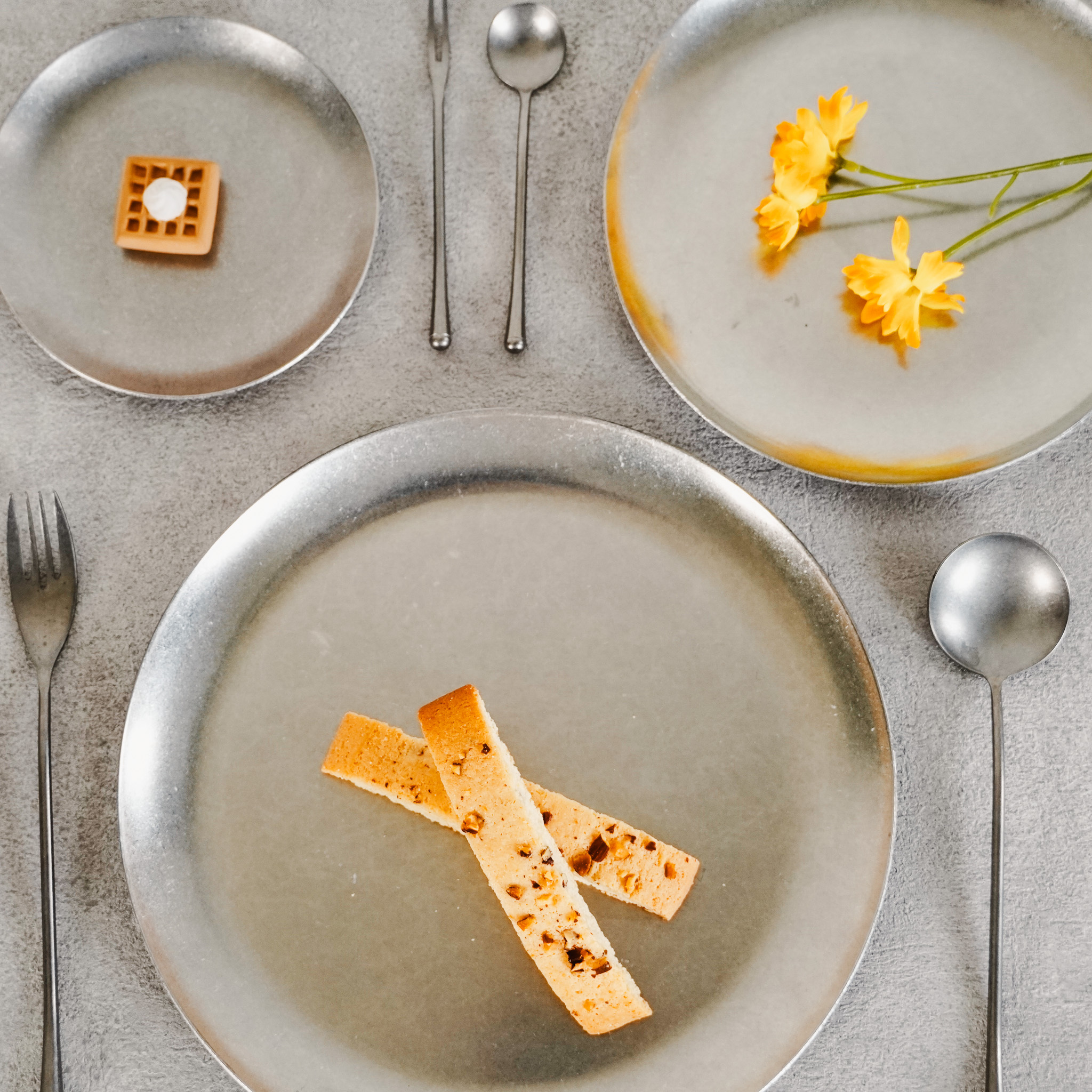 復古不鏽鋼淺圓盤 三款售