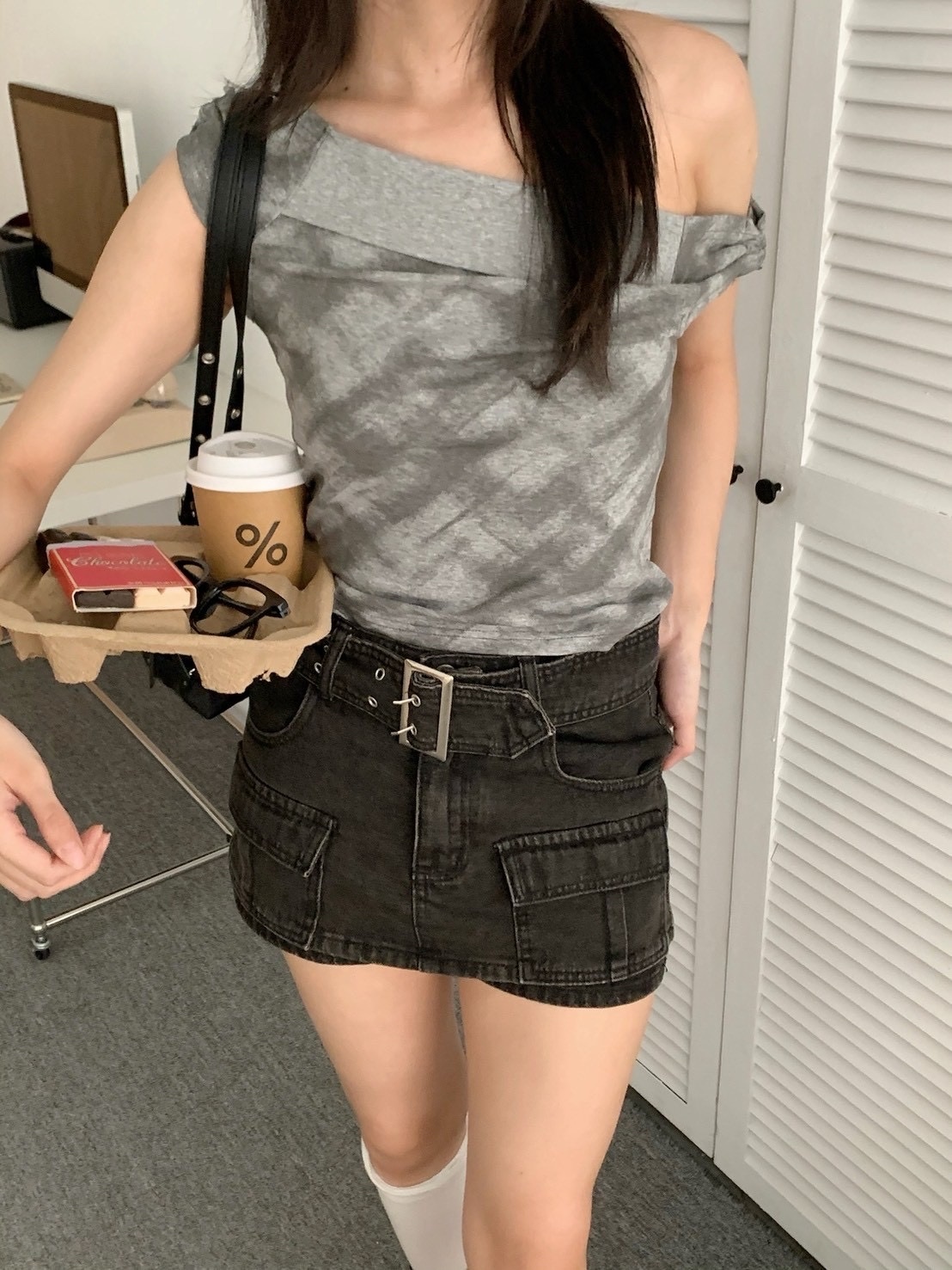 B173格紋一字領氣質上衣(附圍脖)