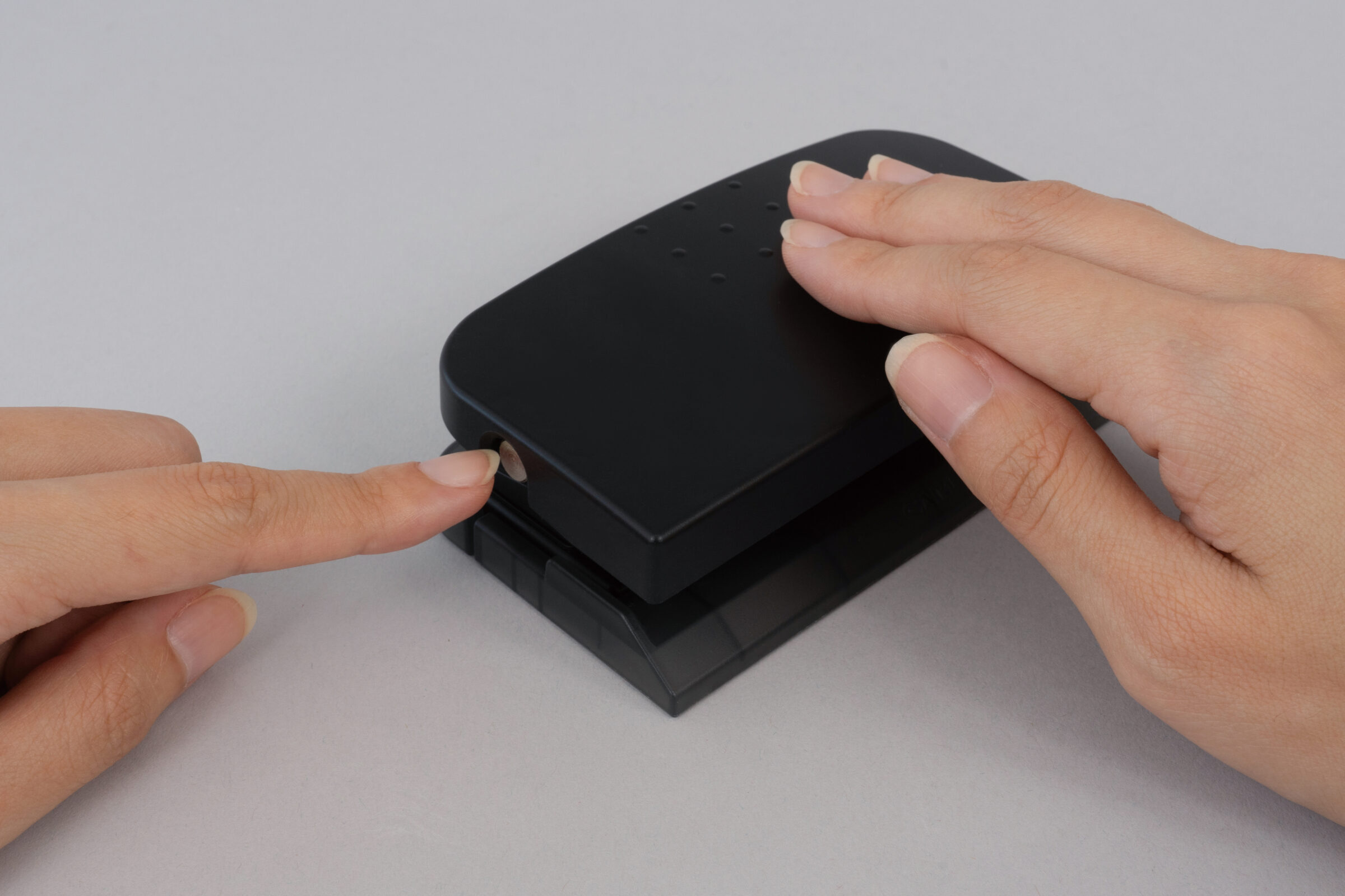 日本 CARL 萬用手冊打孔機