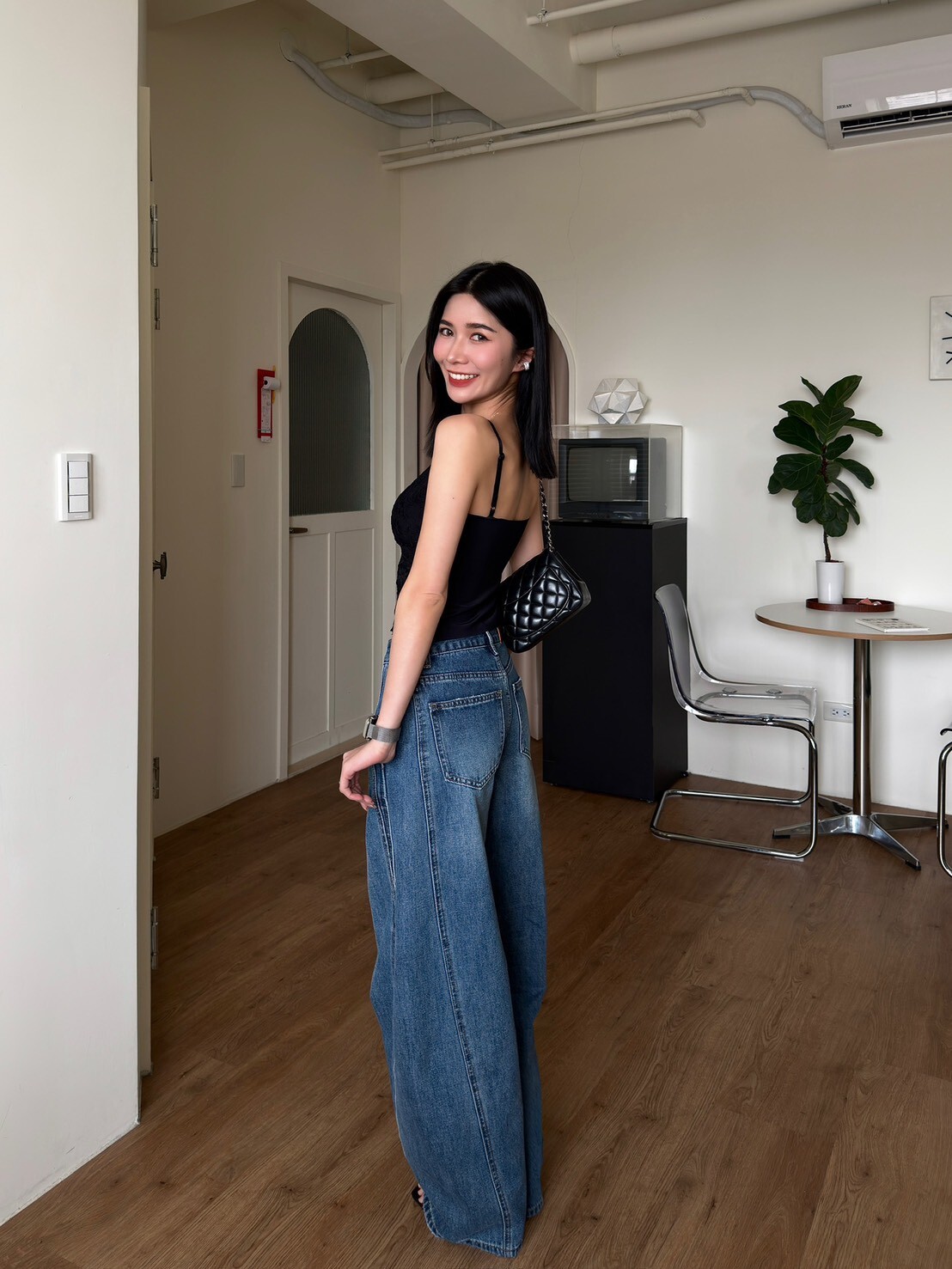 側口袋線條牛仔寬褲