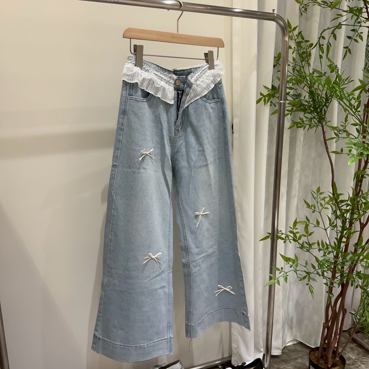 貼鑽蝴蝶牛仔長褲 RCH102