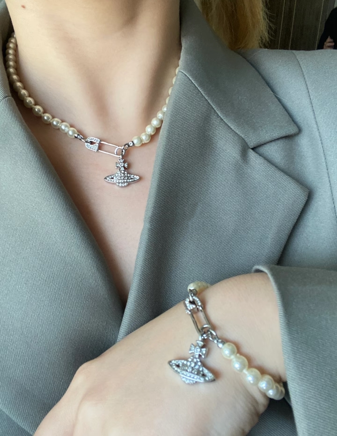 Vivienne Westwood 女款 仿珍頸鏈/手鏈