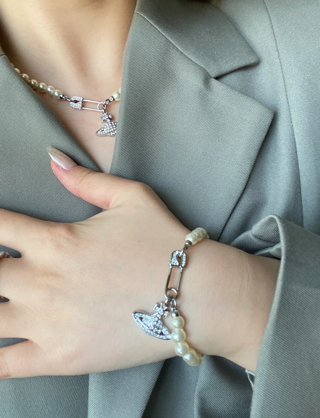 Vivienne Westwood 女款 仿珍頸鏈/手鏈