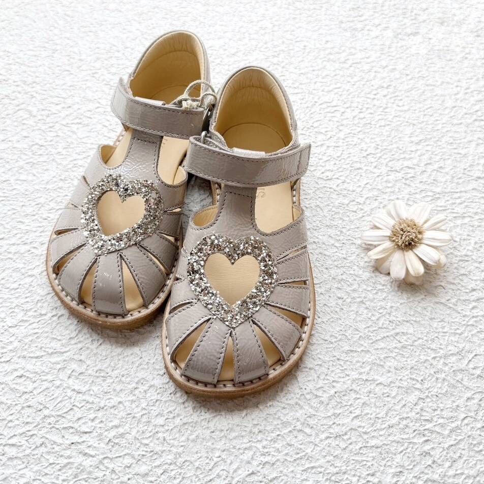 ANGULUS 魔鬼氈愛心亮片鏤空涼鞋 Heart sandal with sparkling glitter heart - Sand/Champagne