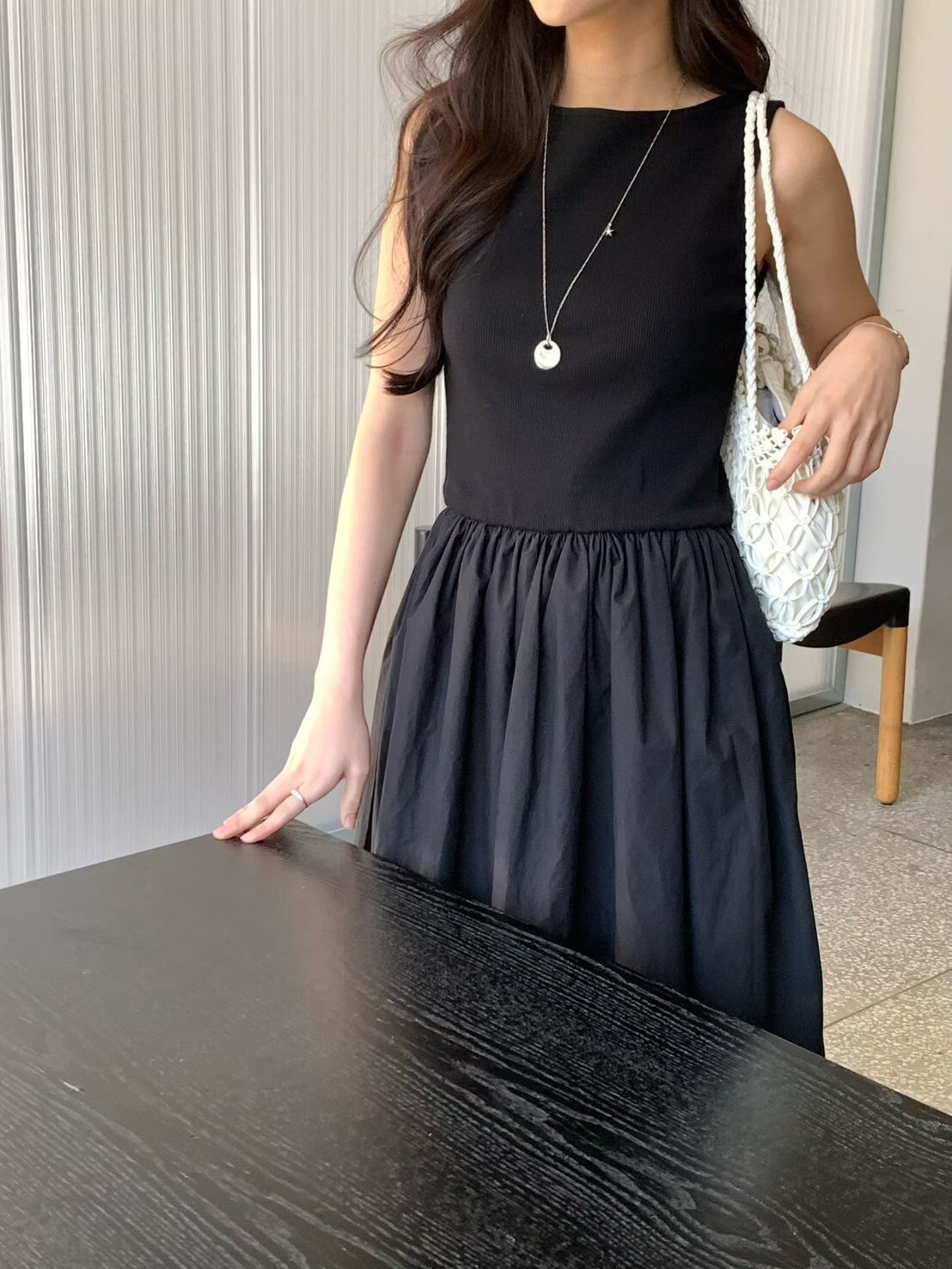 同色系澎澎裙擺拼接圓領無袖長洋裝 / 2色