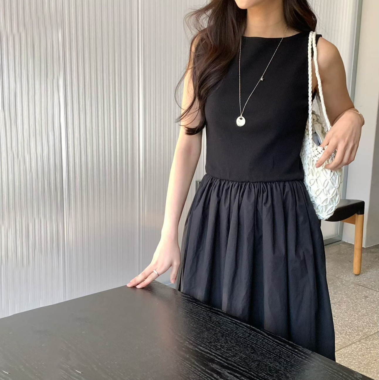 同色系澎澎裙擺拼接圓領無袖長洋裝 / 2色