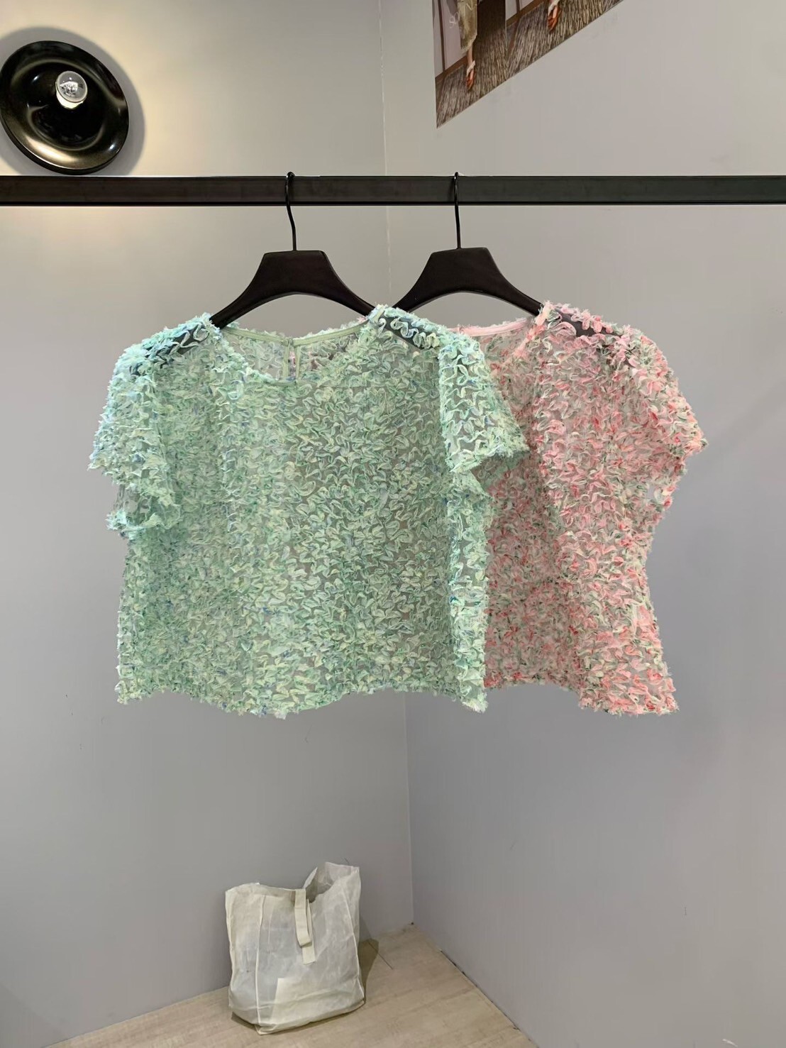 繽紛色系立體織紋感圓領短袖上衣 / 2色