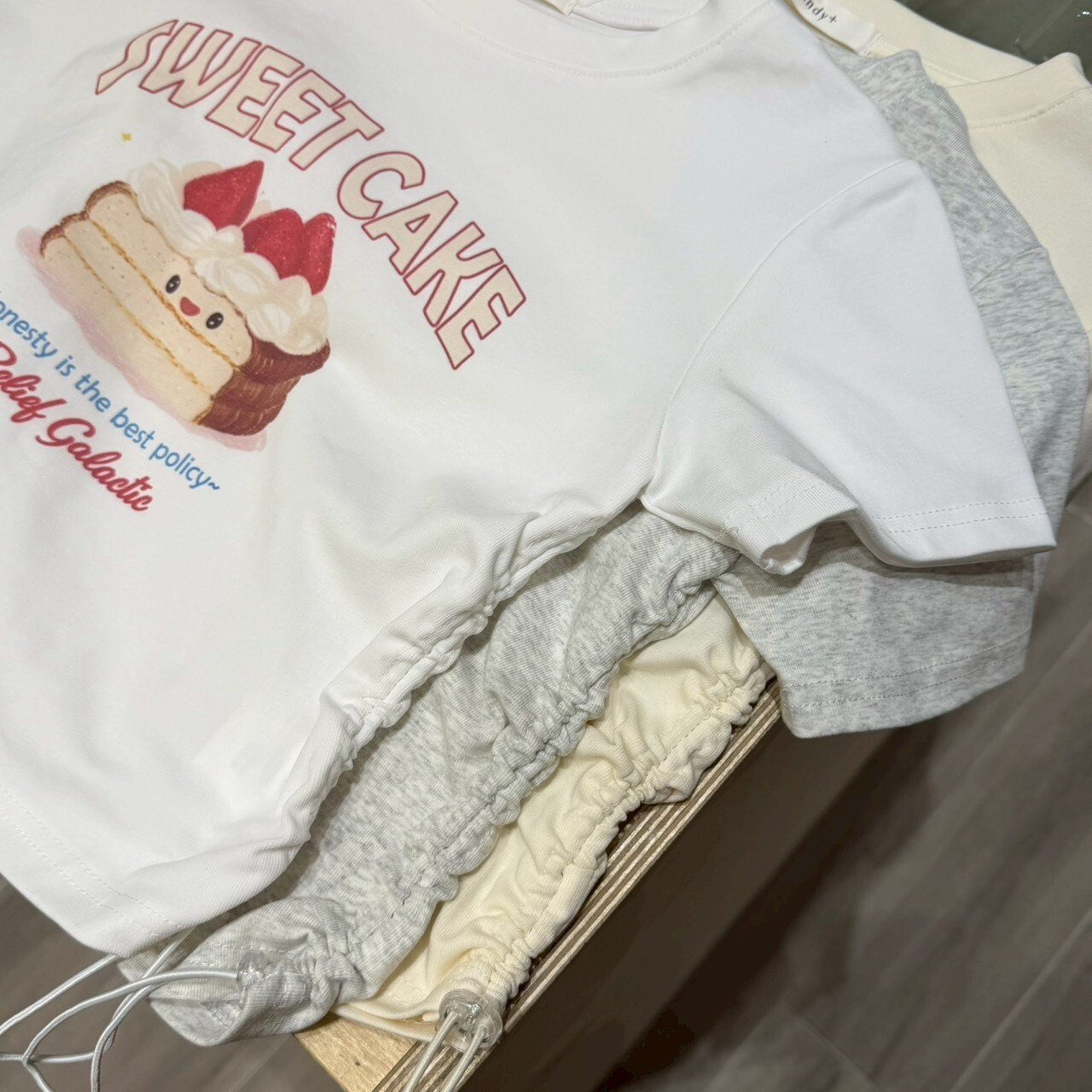 蛋糕抽繩短T RCH2413