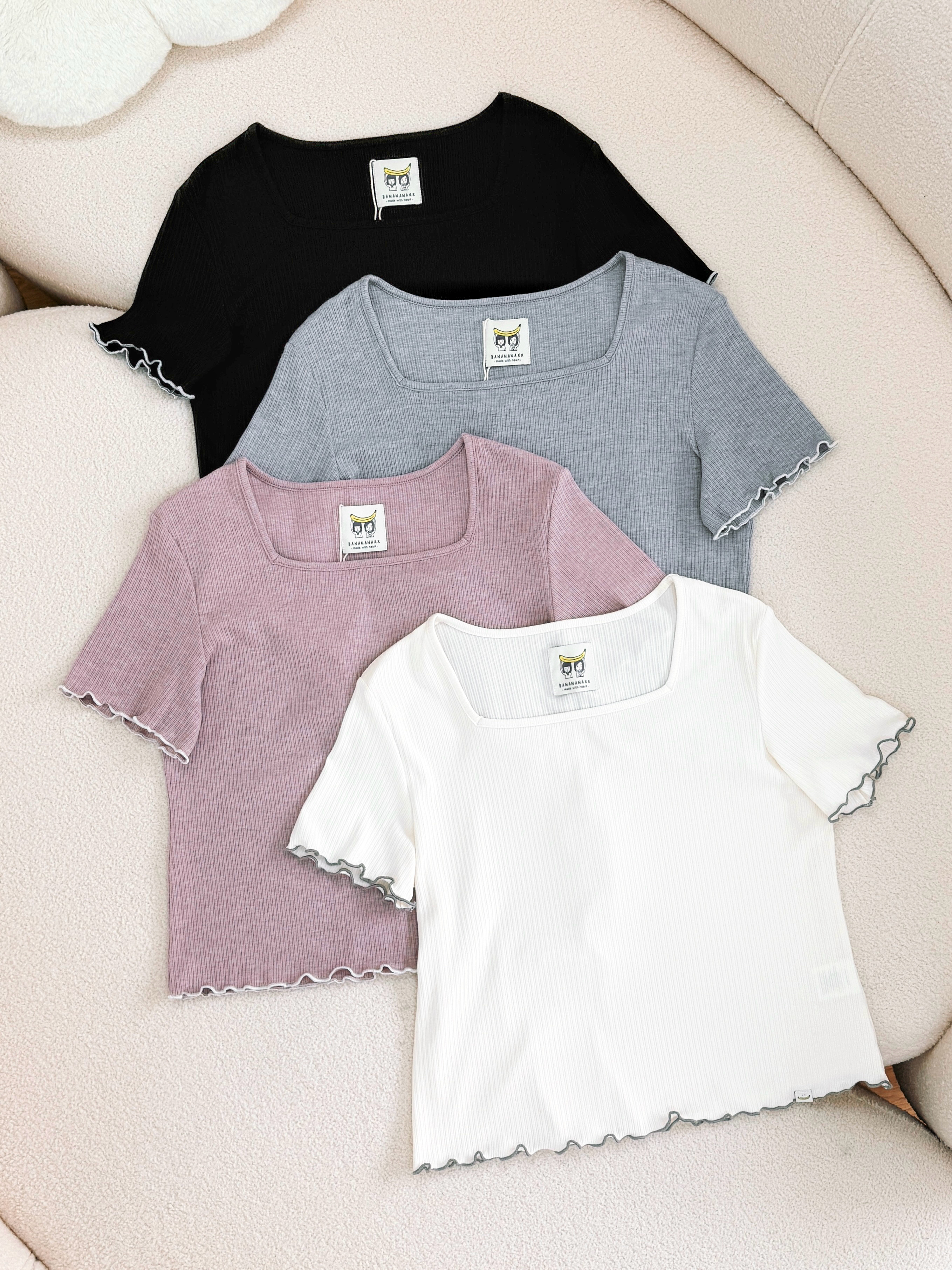 四色 / 方領坑紋滾邊短袖上衣 / Square Neck Ribbed Lettuce Edge Top