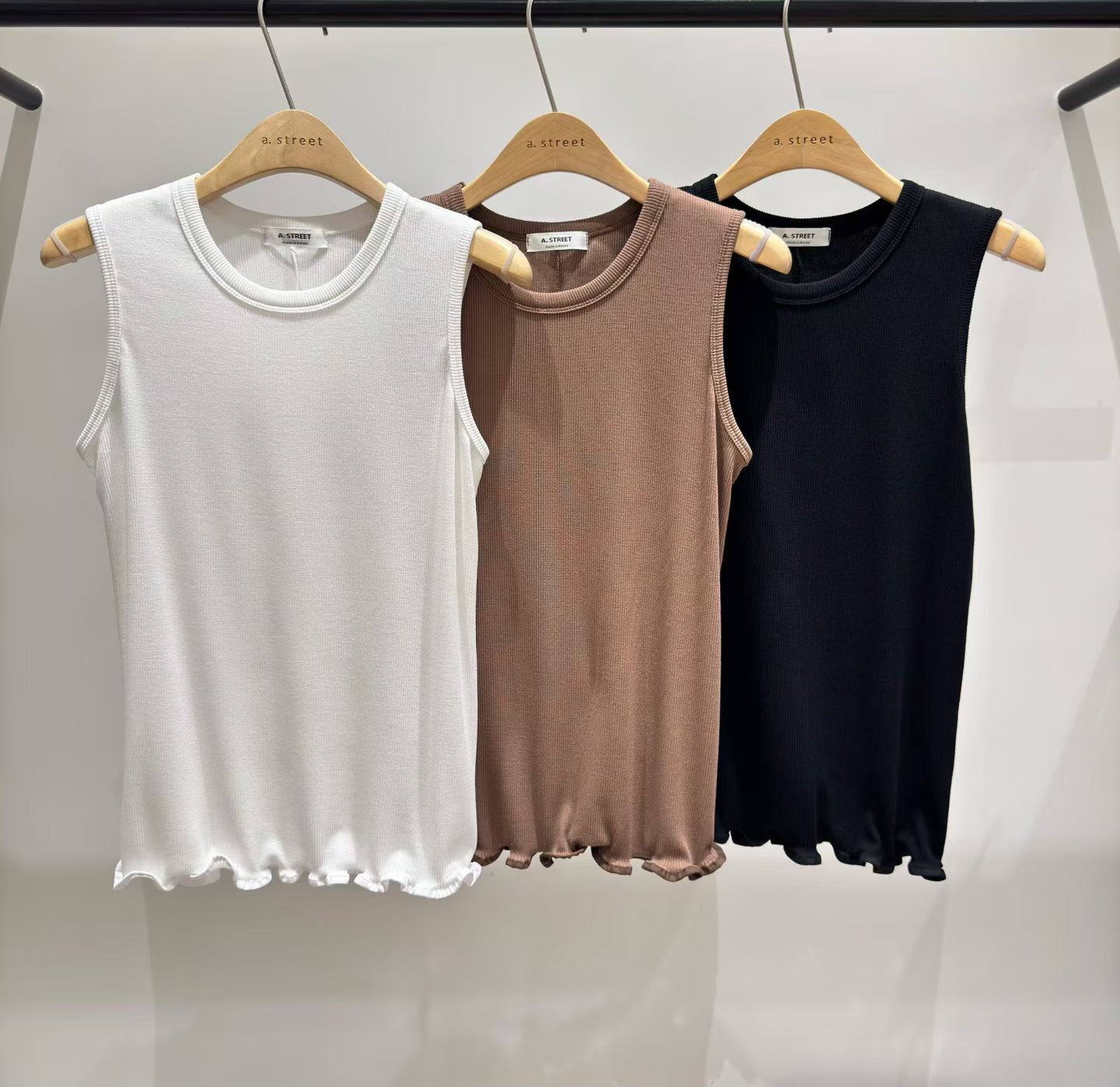 AT6002 莫代爾木耳邊滑圓領背心 (一套三色 *白+啡+黑* )