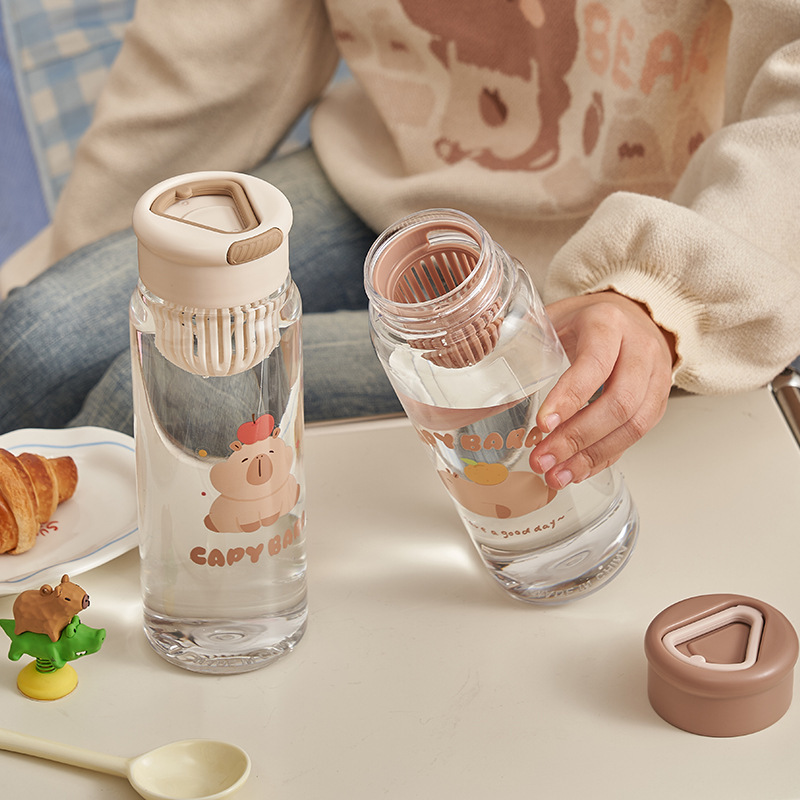 《6692》可愛卡皮巴拉透明塑膠水壺900ml