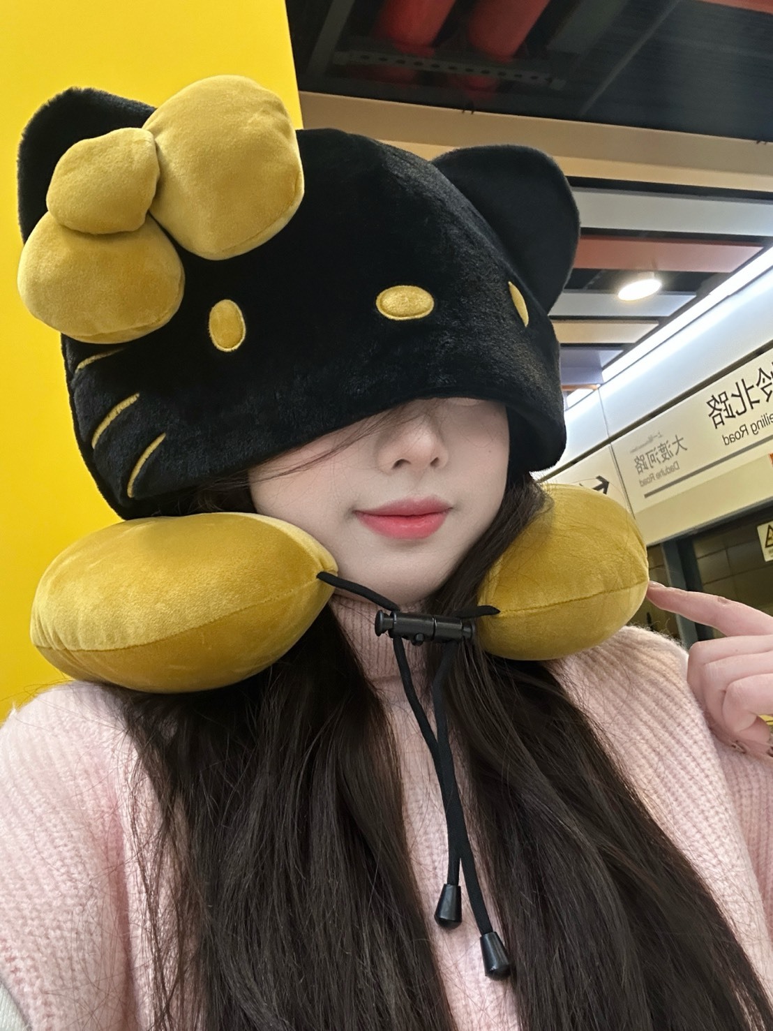 野獸派 X HELLO KITTY 正版授權 聯名款 連帽U型枕 經典黑金