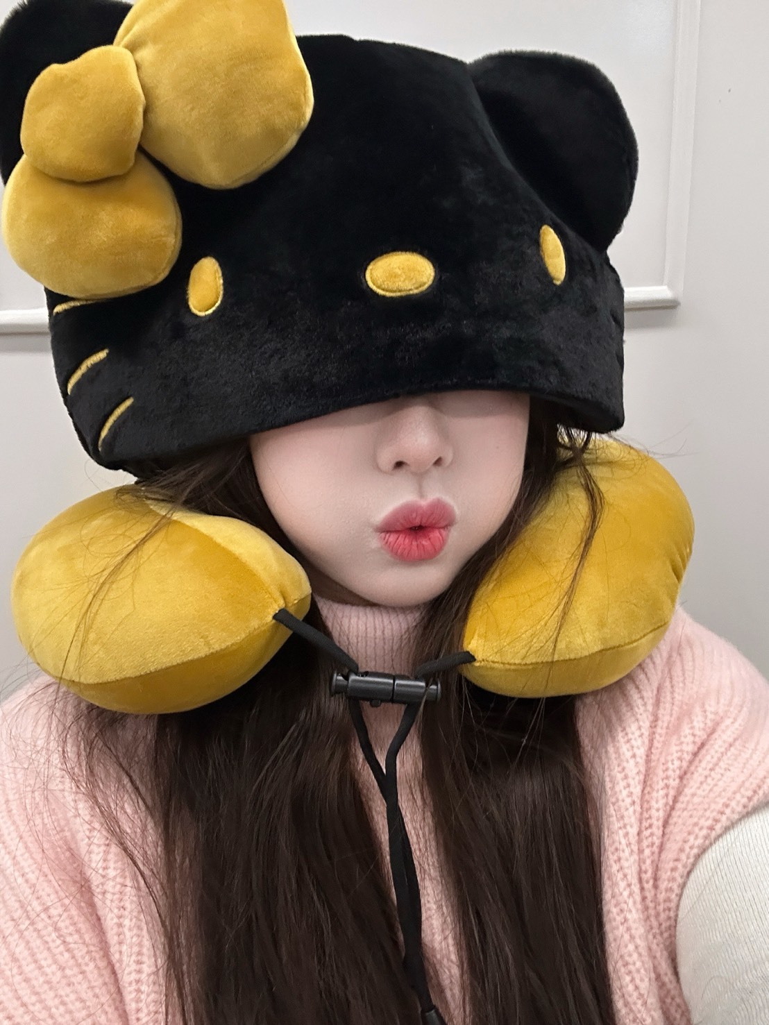 野獸派 X HELLO KITTY 正版授權 聯名款 連帽U型枕 經典黑金