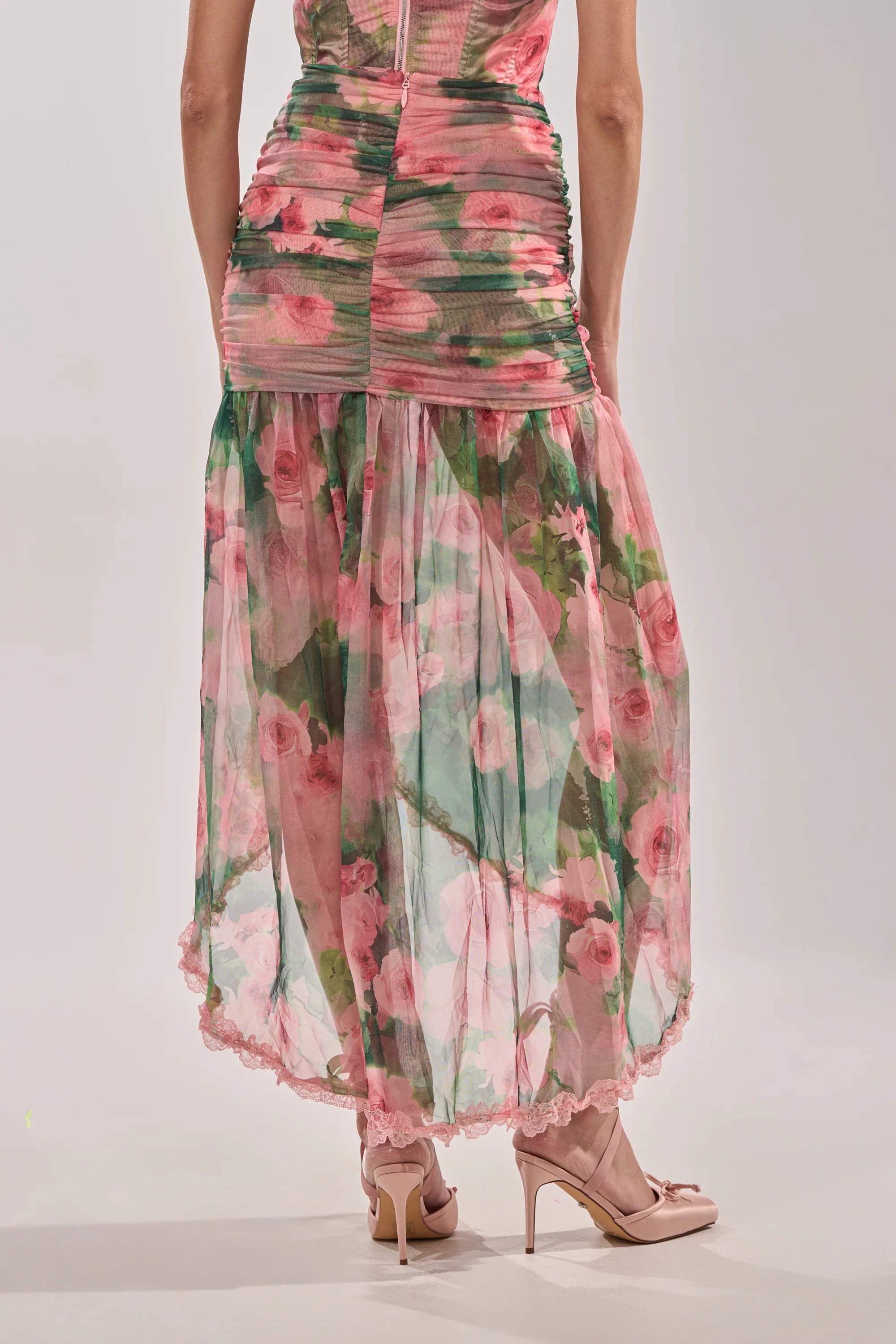 Pink Floral粉紅色緞面印花蕾絲荷葉飾邊馬甲上衣+ 抽縐網紗蕾絲Maxi Skirt套装