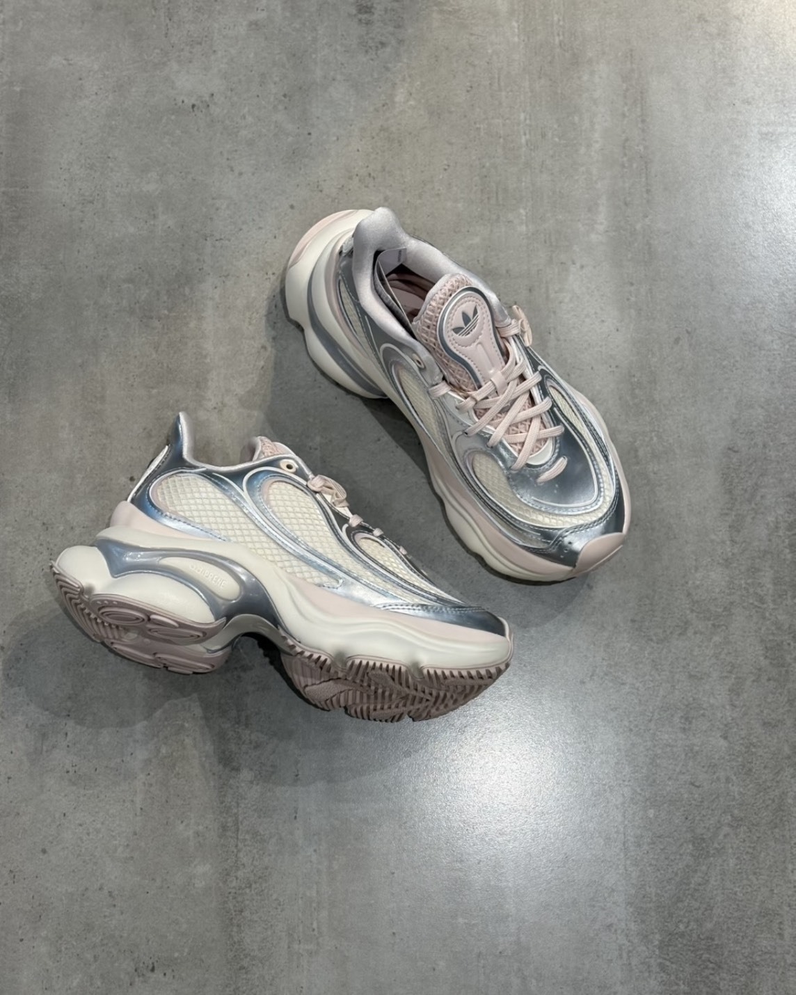 ADIDAS OZVENUZ 宋雨琦同款 櫻花奶油銀 蝴蝶鞋 增高 厚底  女鞋