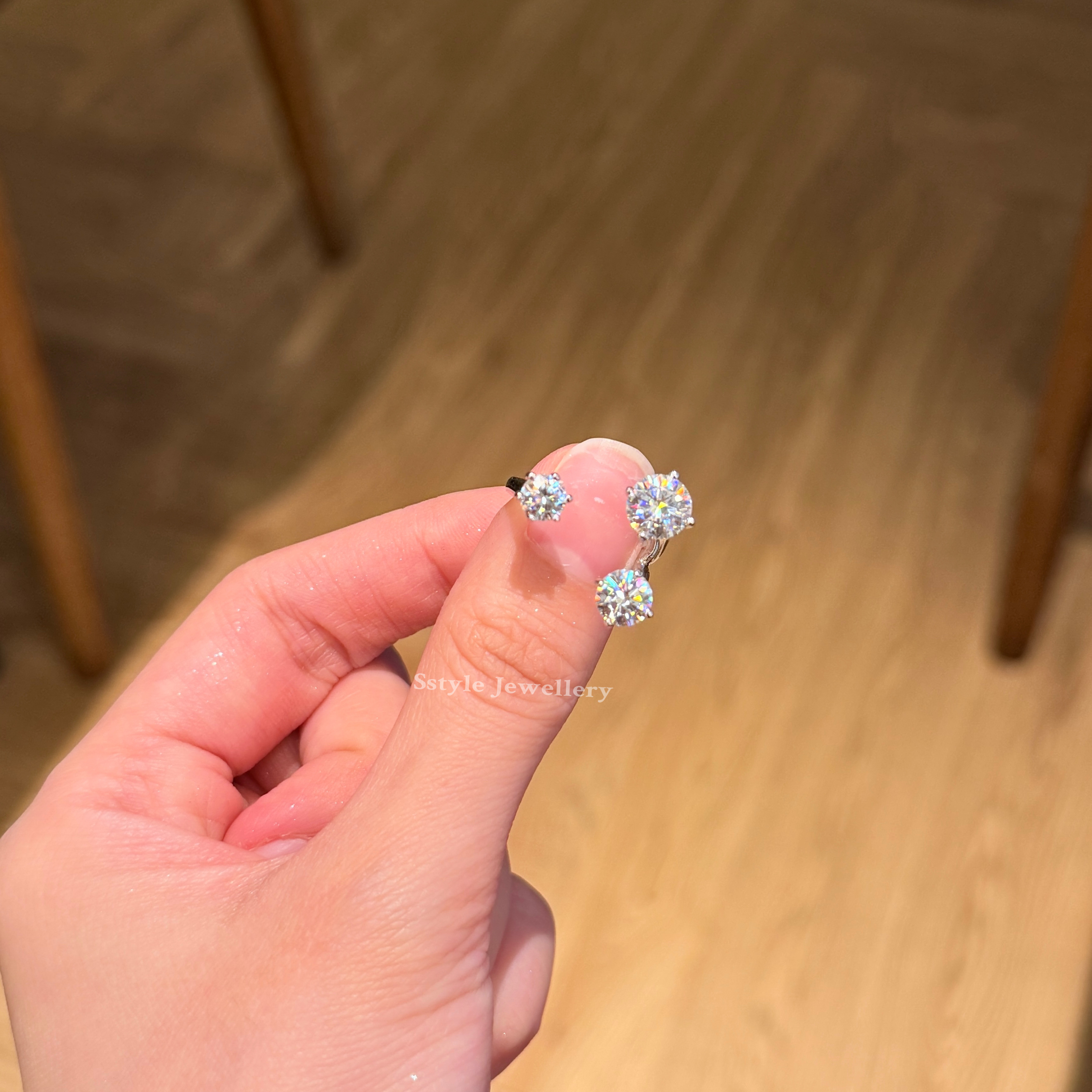 Leyle moissanite ring