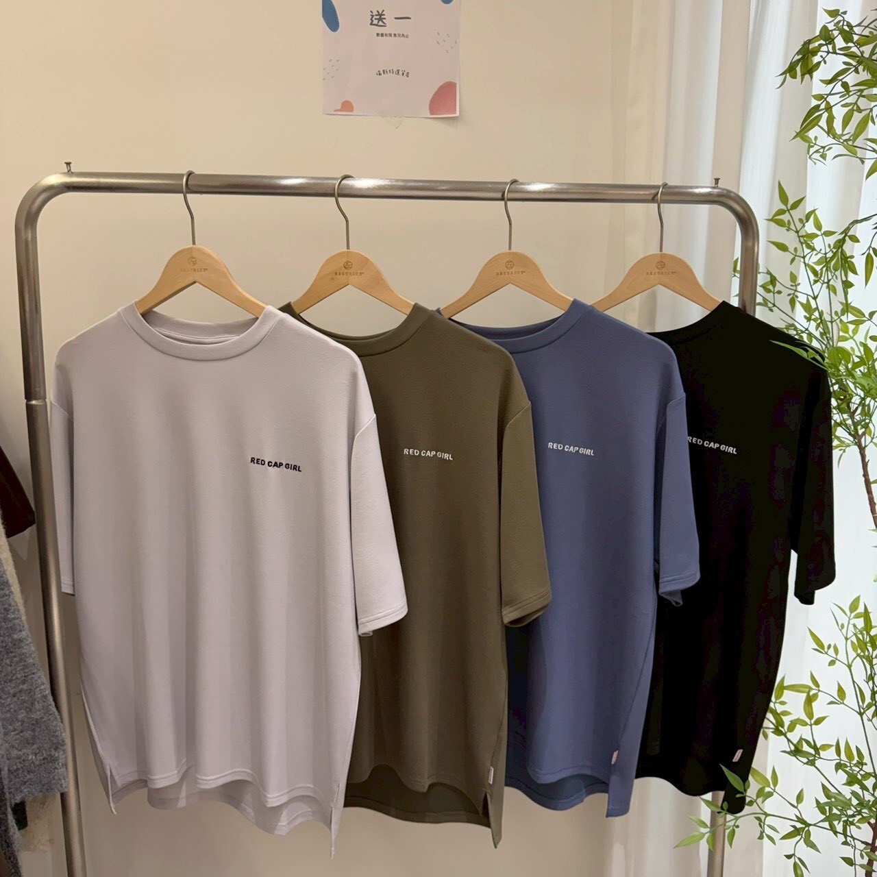 Red Cap Girl 前刺繡海洋生物水族館主題短T RE26SU09