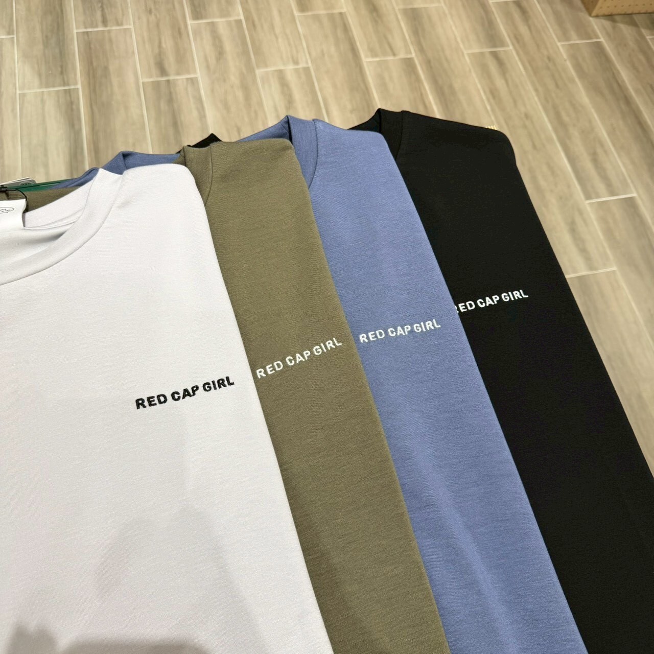 Red Cap Girl 前刺繡海洋生物水族館主題短T RE26SU09