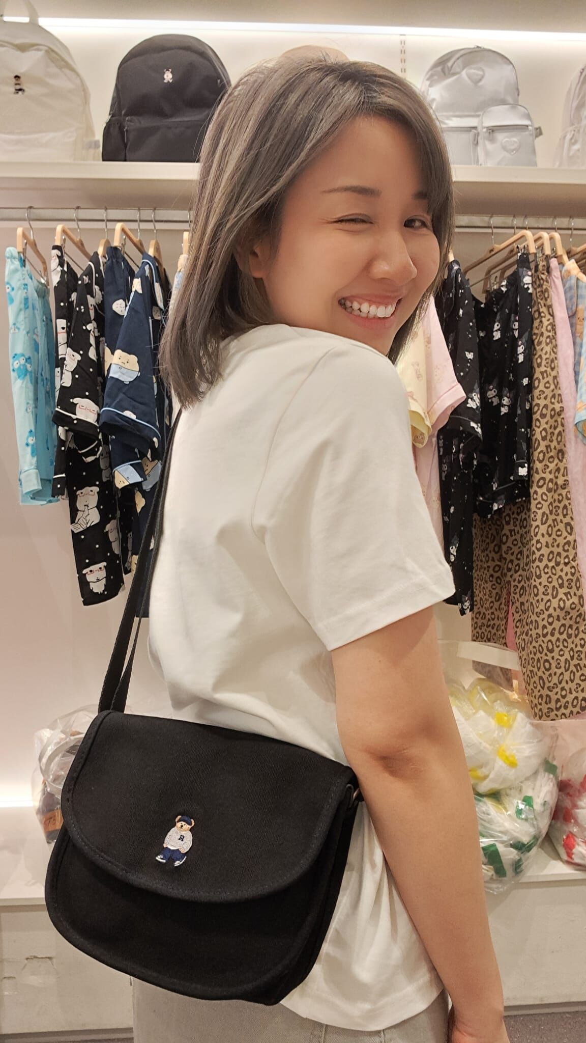 韓國代購 SPAO 小熊郵差包 SPAKGA9A61