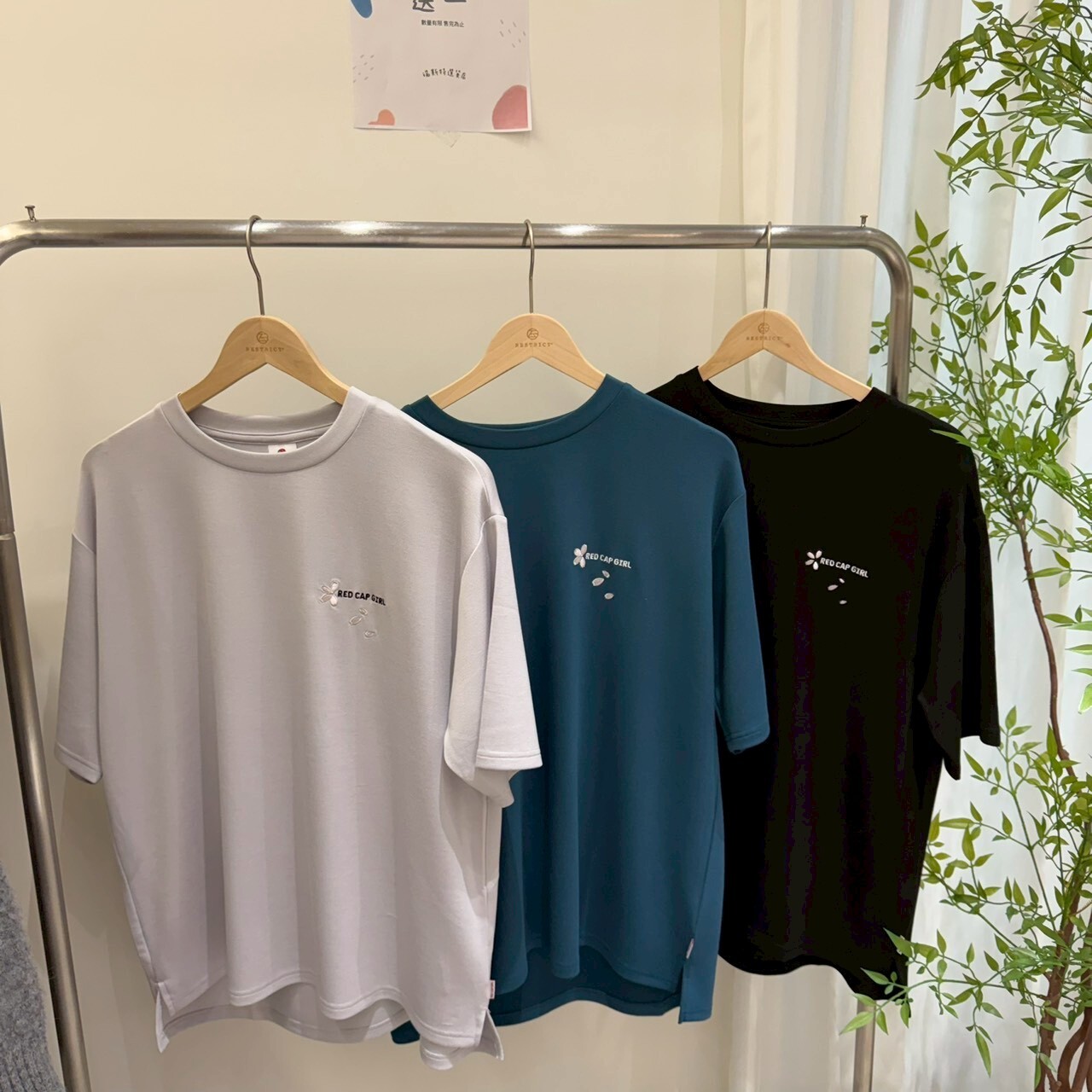 Red Cap Girl 前刺繡黑貓櫻花短T RE26SU11