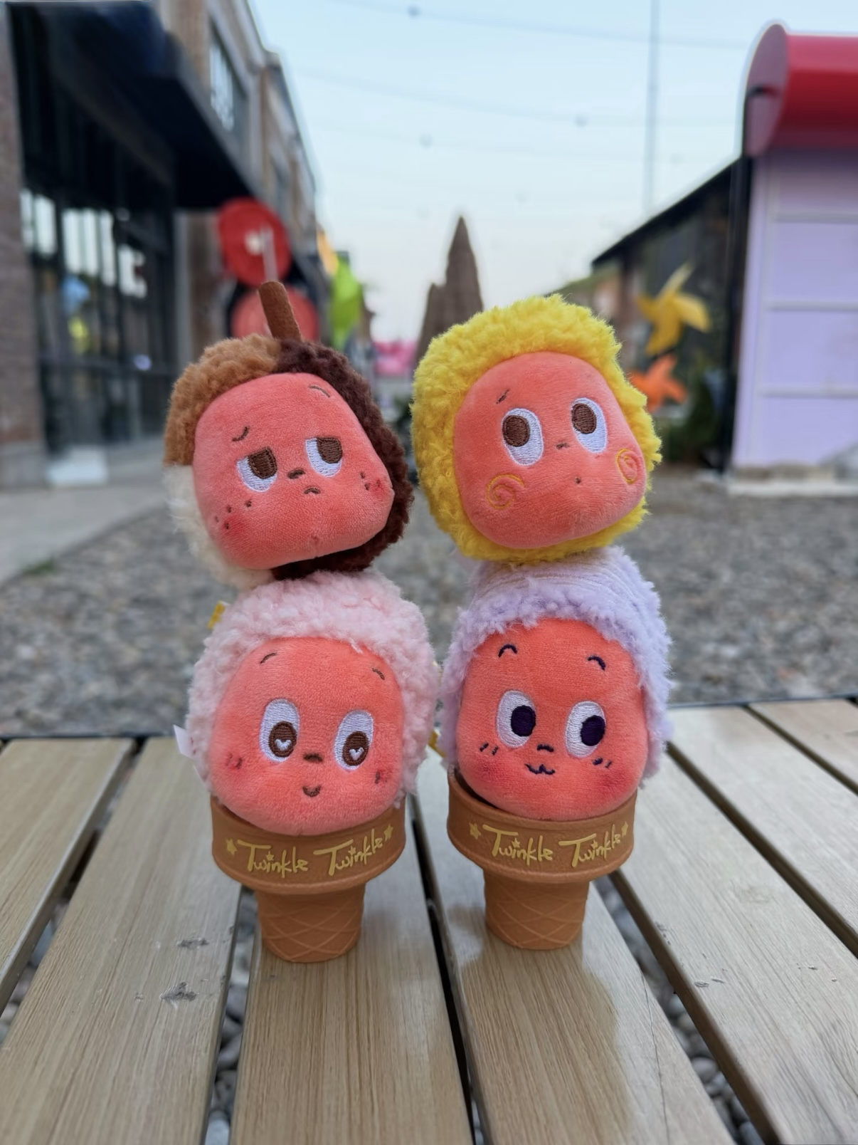 ✨泡泡瑪特 最新 星星人歡迎來到月球表面-冰淇淋盲盒掛件