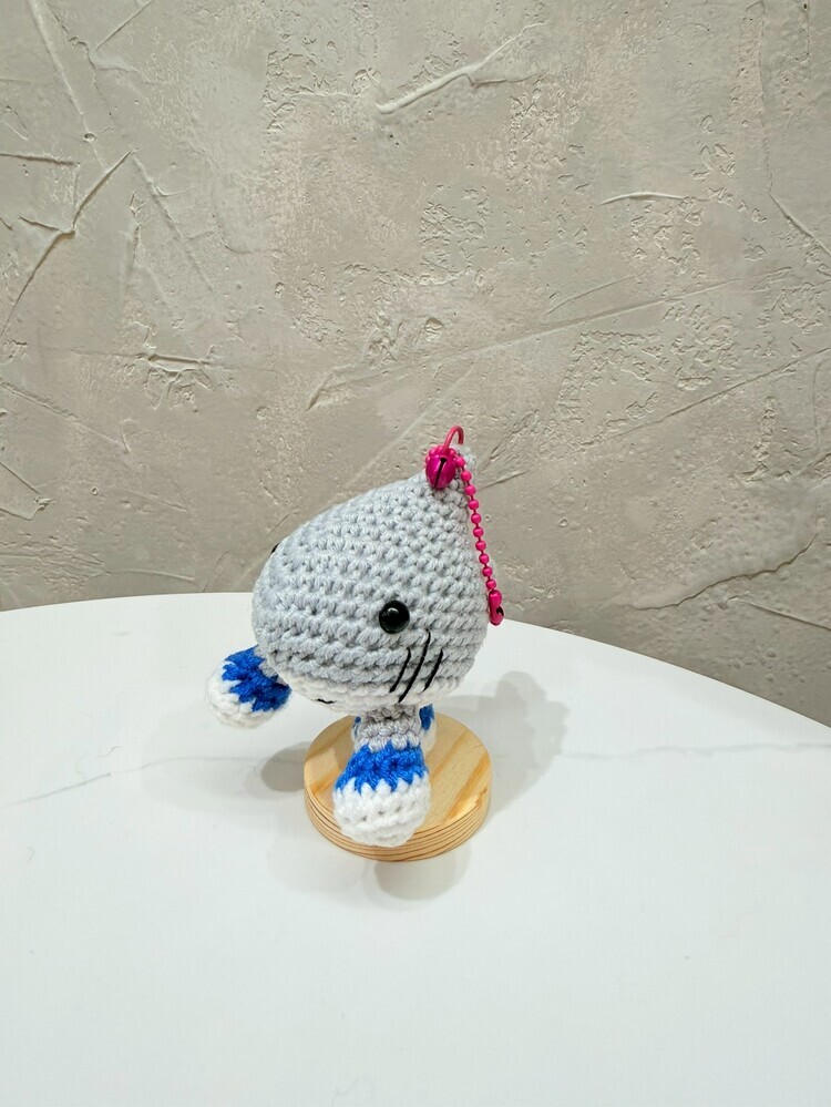 灰色長腳鯊魚吊飾