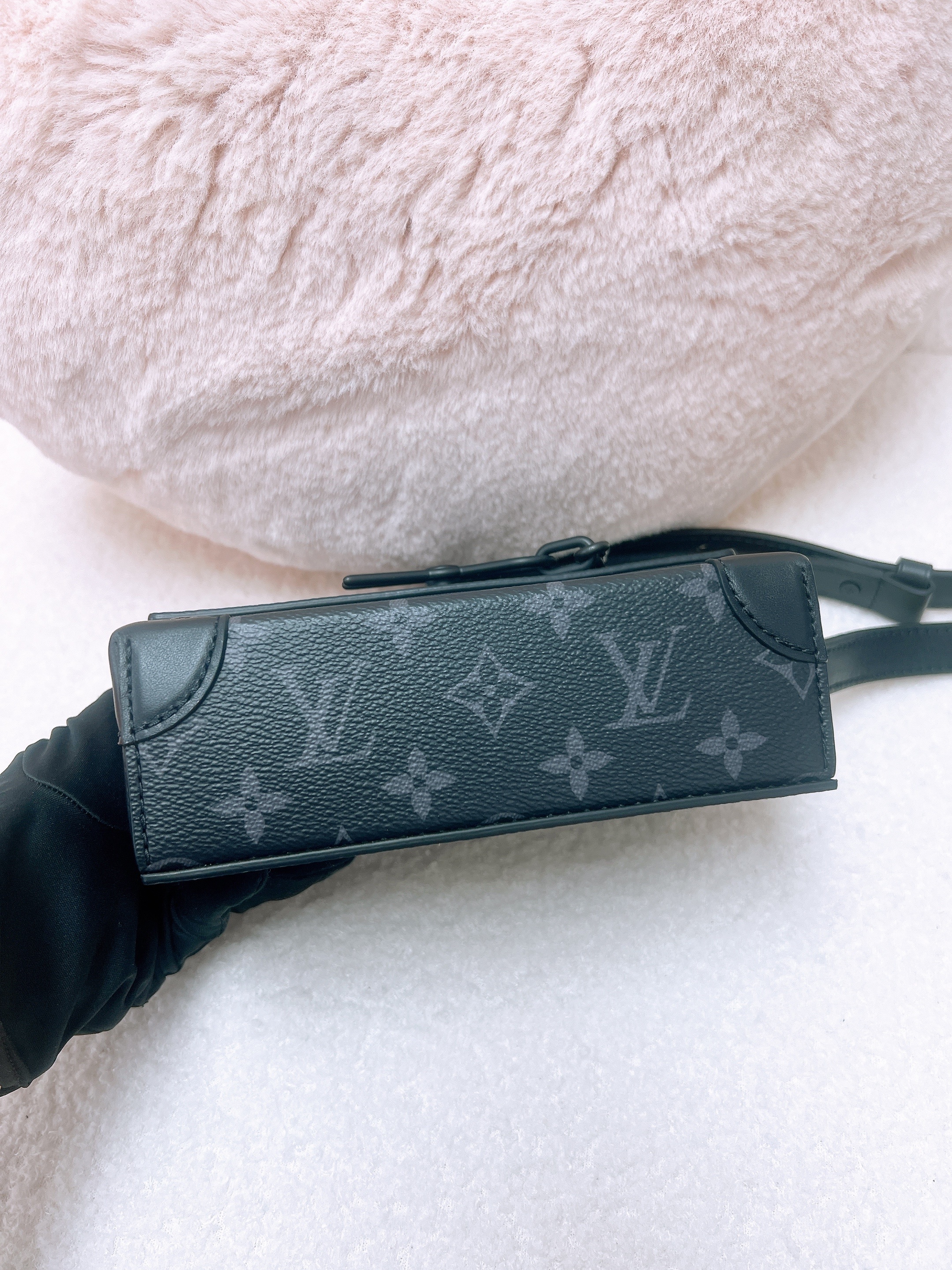 Lv steamer wearable wallet (black monogram)