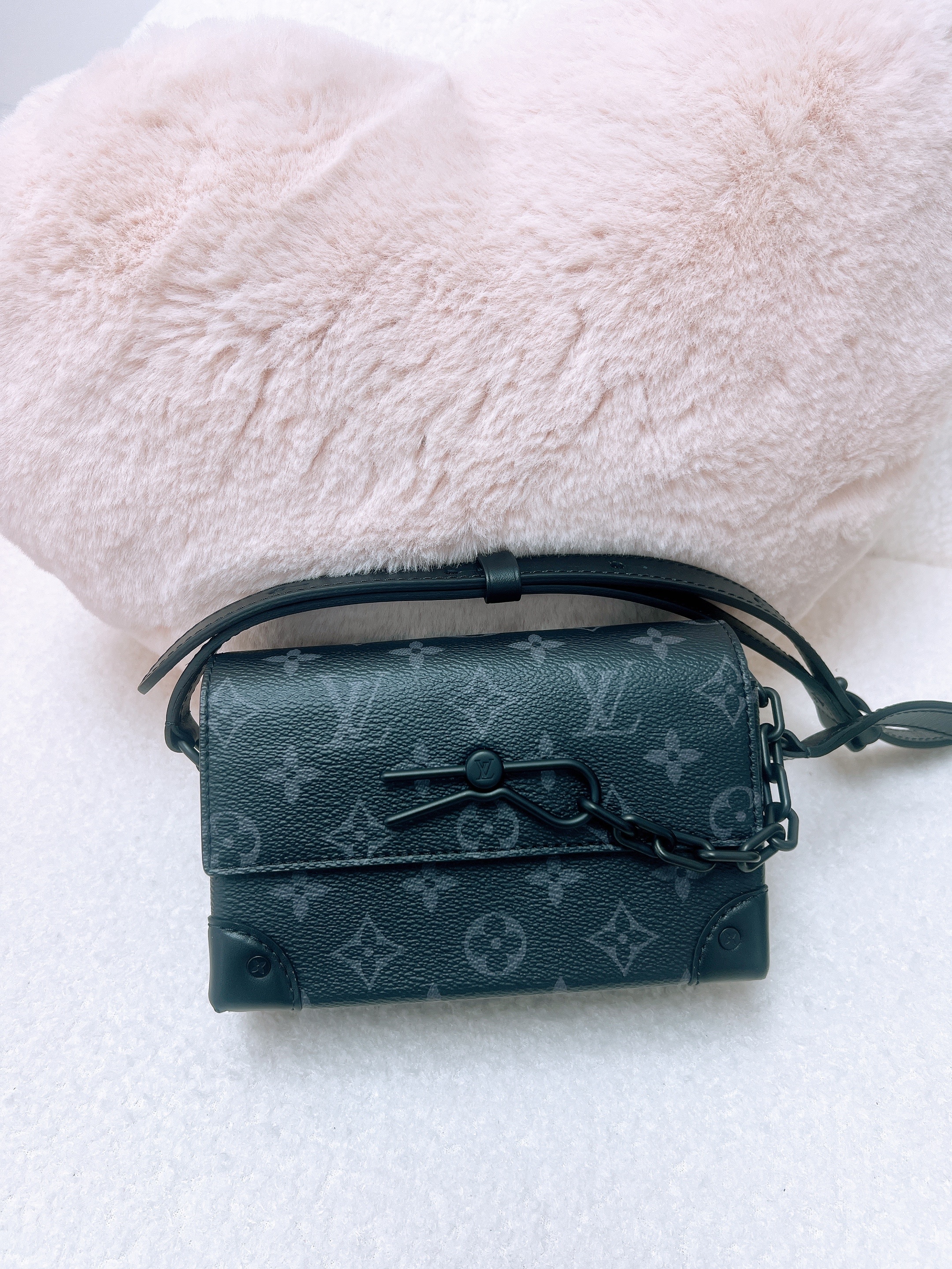 Lv steamer wearable wallet (black monogram)