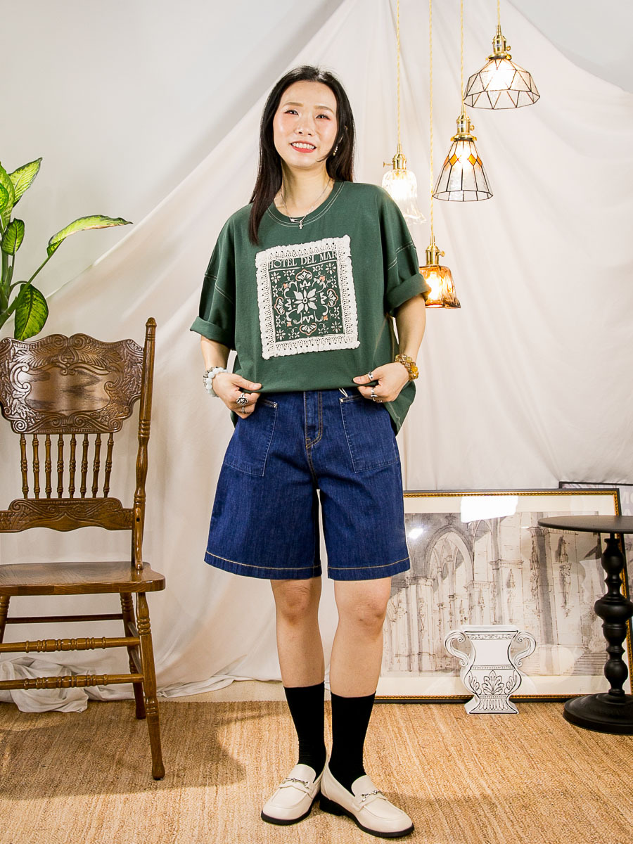 英文字 花花PRINT．LACE邊．拼色車線．COTTON料TOP