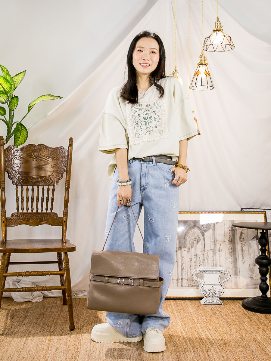 英文字 花花PRINT．LACE邊．拼色車線．COTTON料TOP