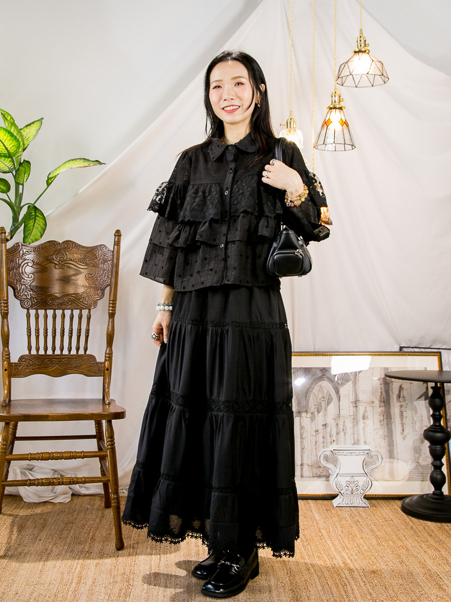 全開胸扣鈕．兩層RUFFLE．直紋點點麻棉料 拼 LACE TOP