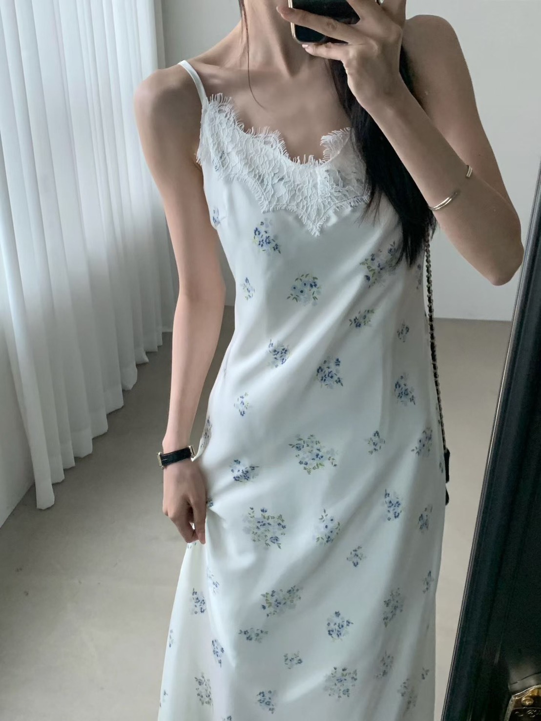 優雅蕾絲印花吊帶長洋裝