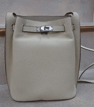 RN260416-K57-PJ5C-頭層TOGO牛皮-20cm(W)*11cm(D)*24cm(H)-白色銀扣-水桶包(手挽/腋下/側揹/斜揹) 送 絲巾*1條(款式隨機)