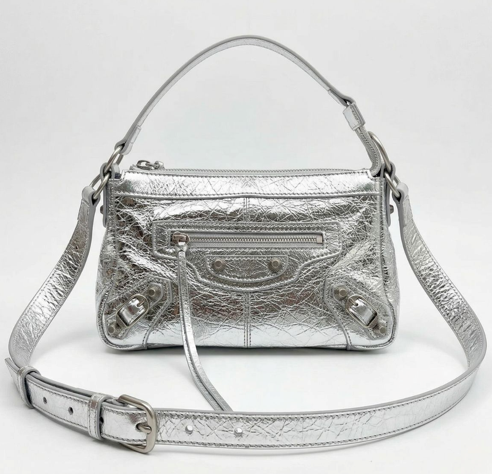 RN260416-K58-PJ6A-油蠟牛皮-23cm(W)*7cm(D)*14cm(H)-銀色-爆裂紋機車包(手挽/腋下) 送 絲巾*1條(款式隨機)