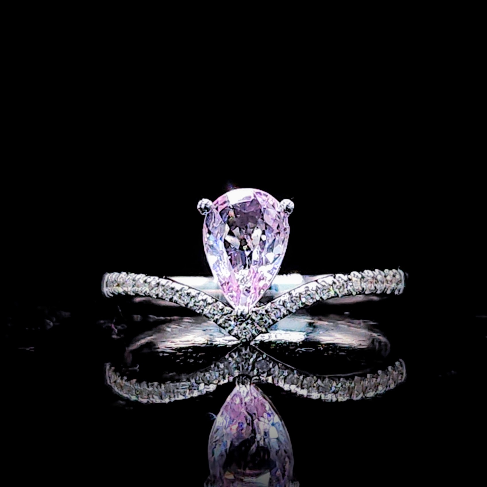 全新18K白金【單粒77份粉紅藍寶】配8份鑽石戒指