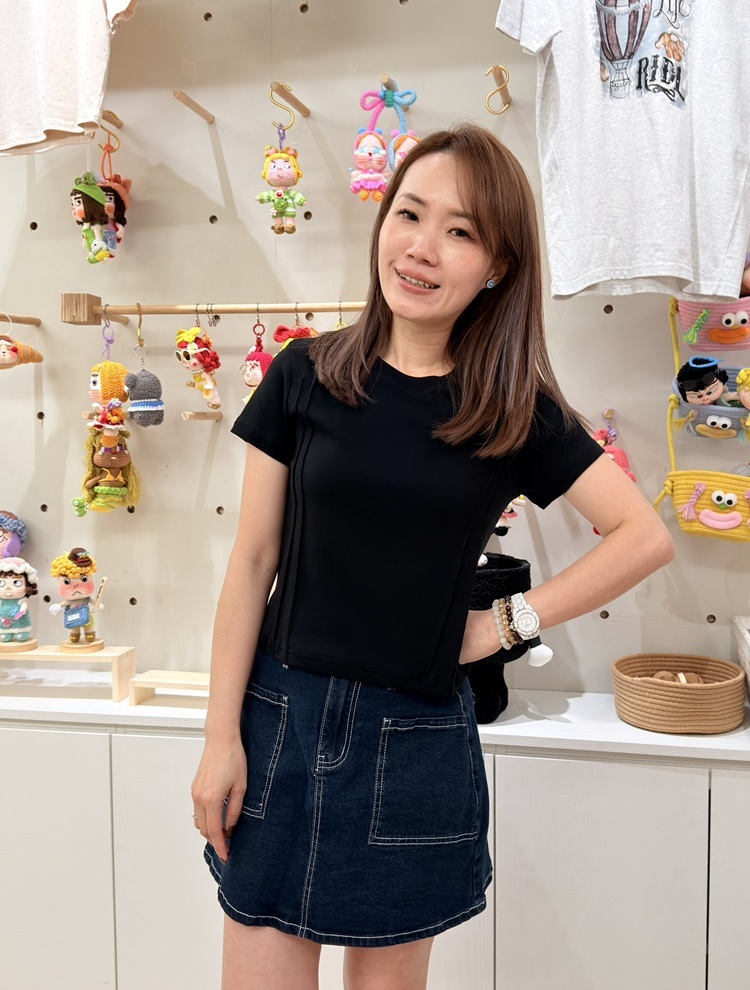 『黑』側邊雙條縮腰設計上衣