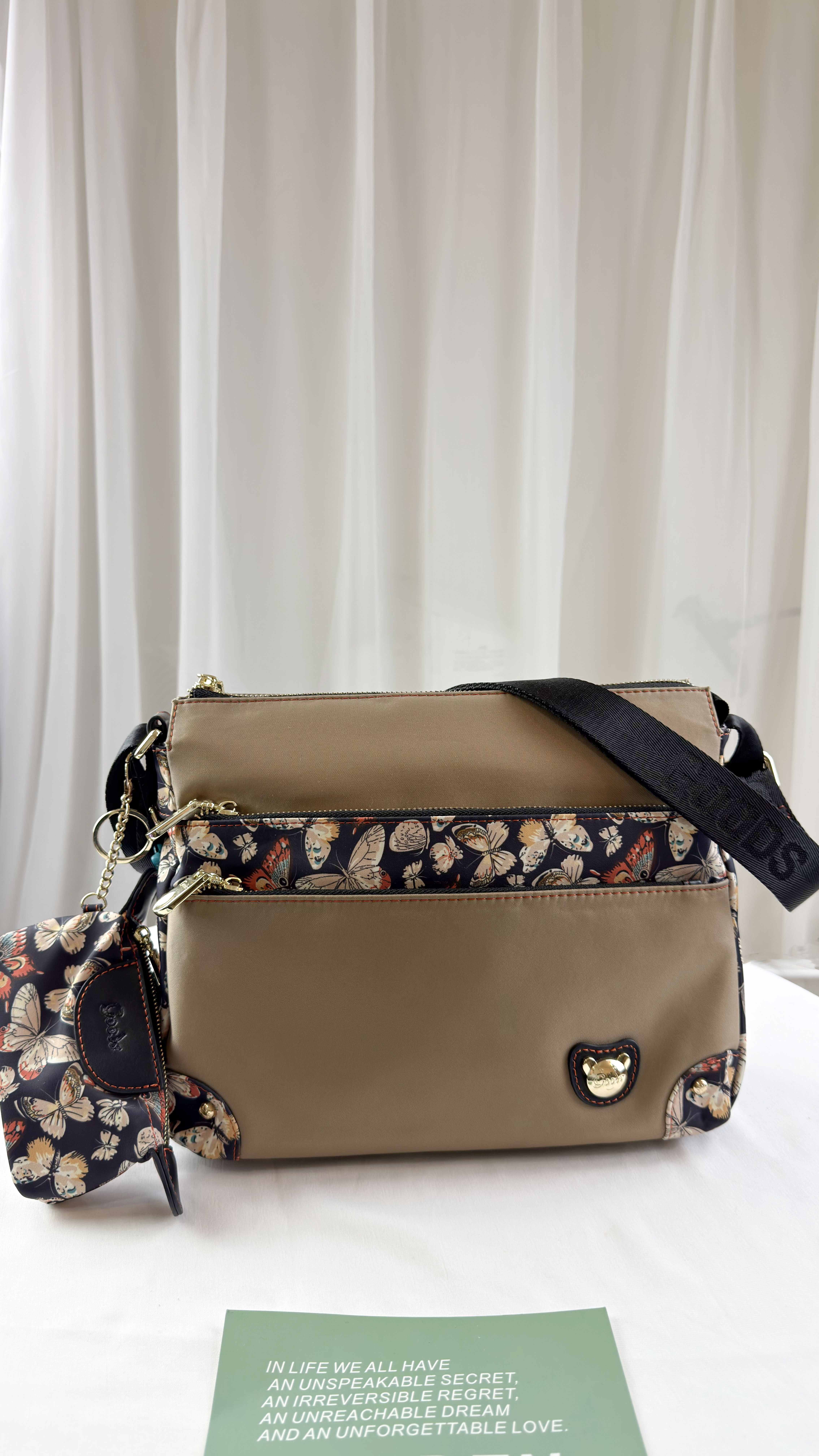 GOODS 奶茶花拼色防潑水側背包 #2045