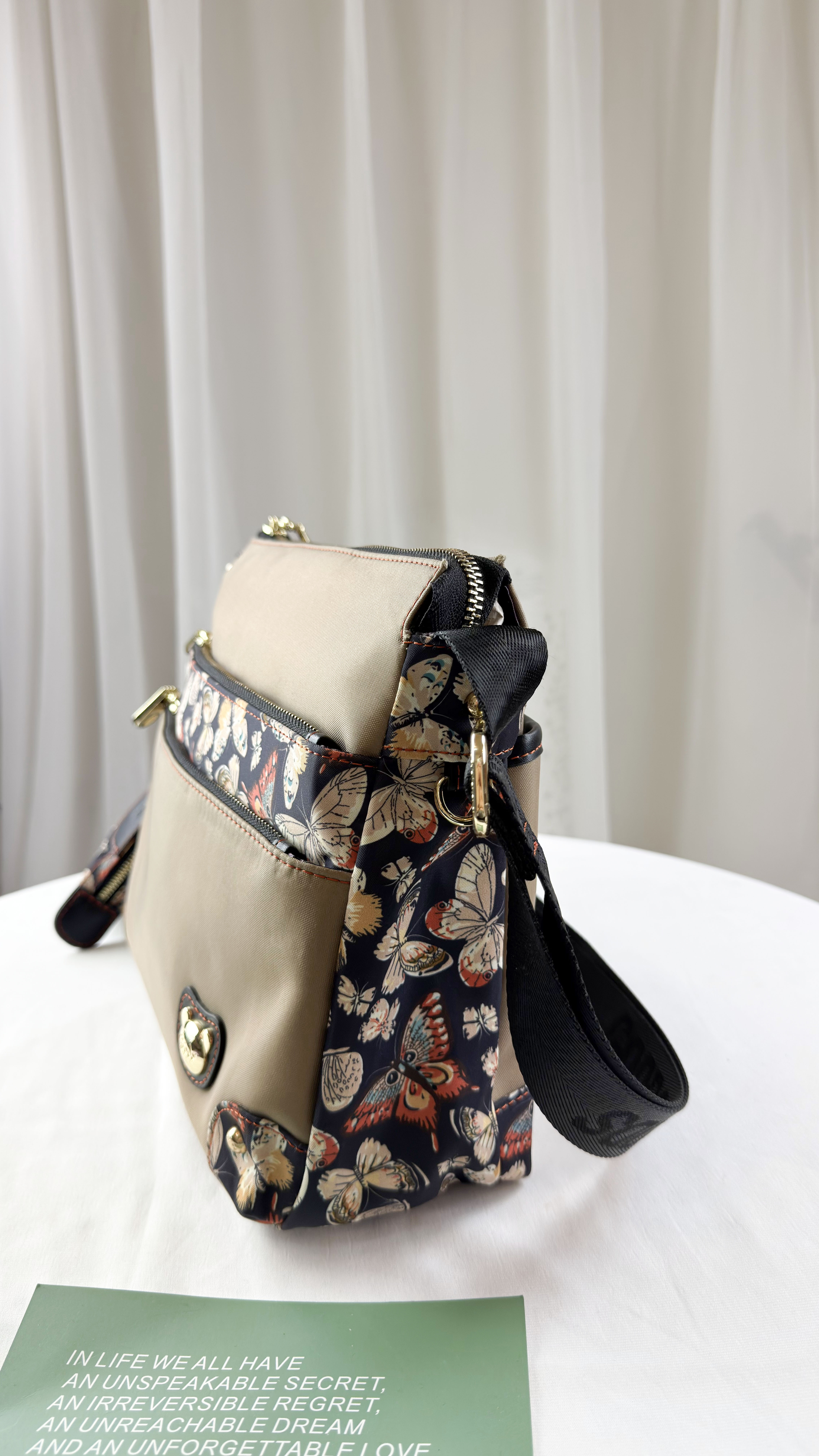 GOODS 奶茶花拼色防潑水側背包 #2045