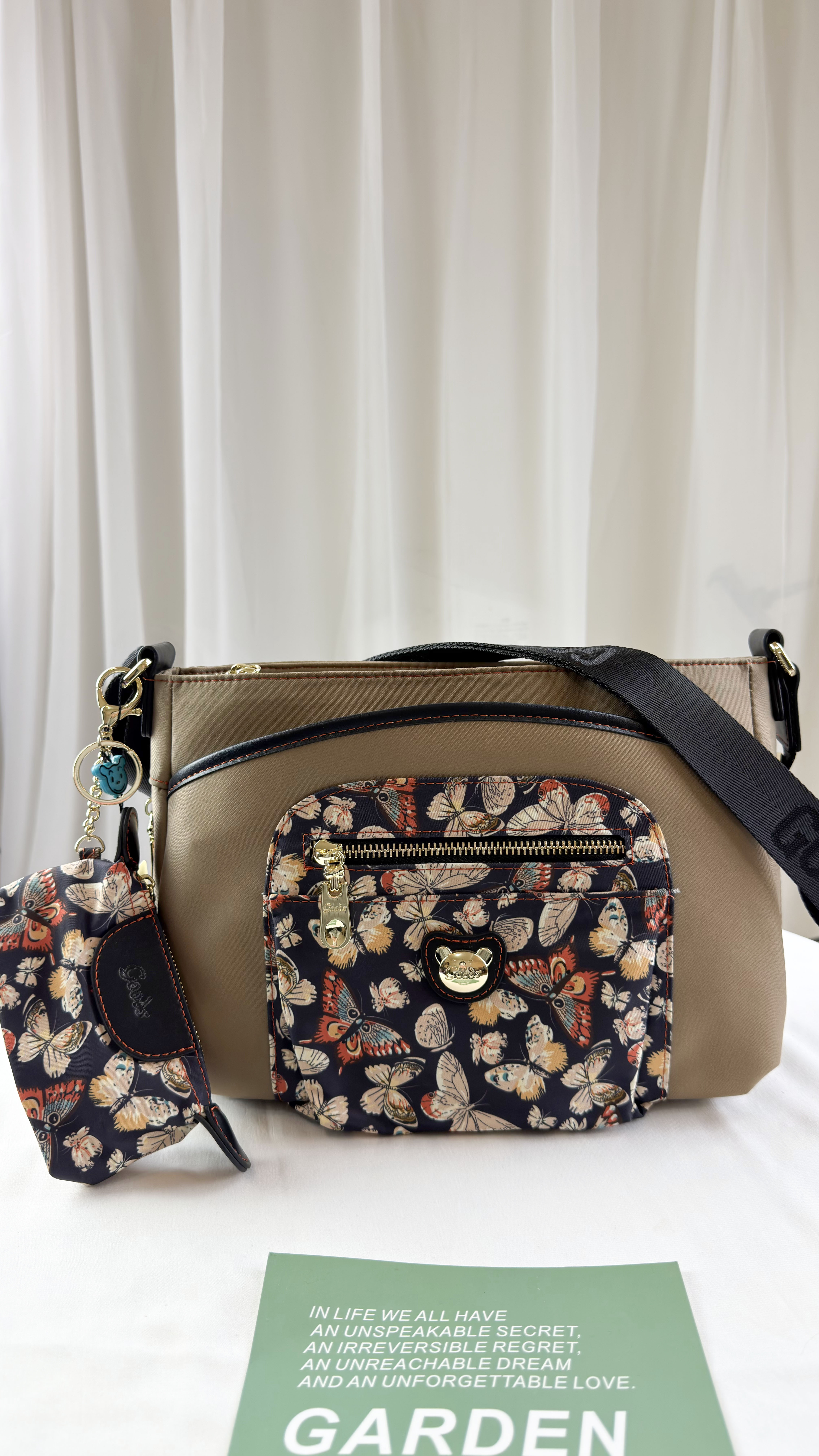 GOODS 奶茶花拼色防潑水側背包 #2237